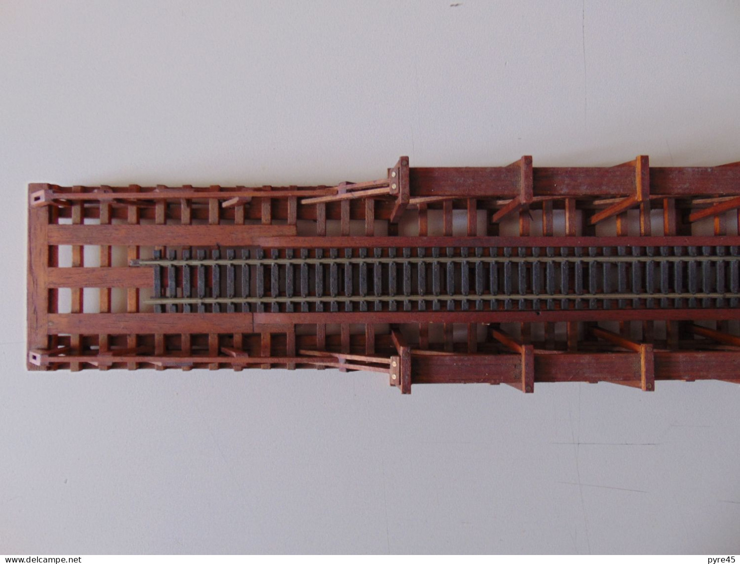 Maquette de pont en bois pour train HO 65.5 x 5.5 x 10 cm