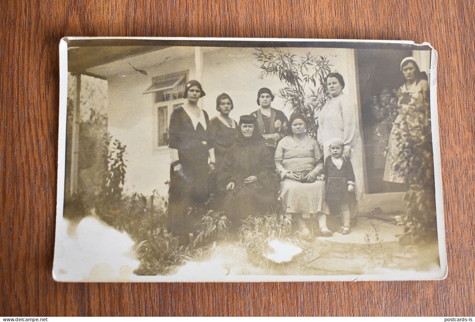 F2052 Photo Romania Family With Nun - Photographs