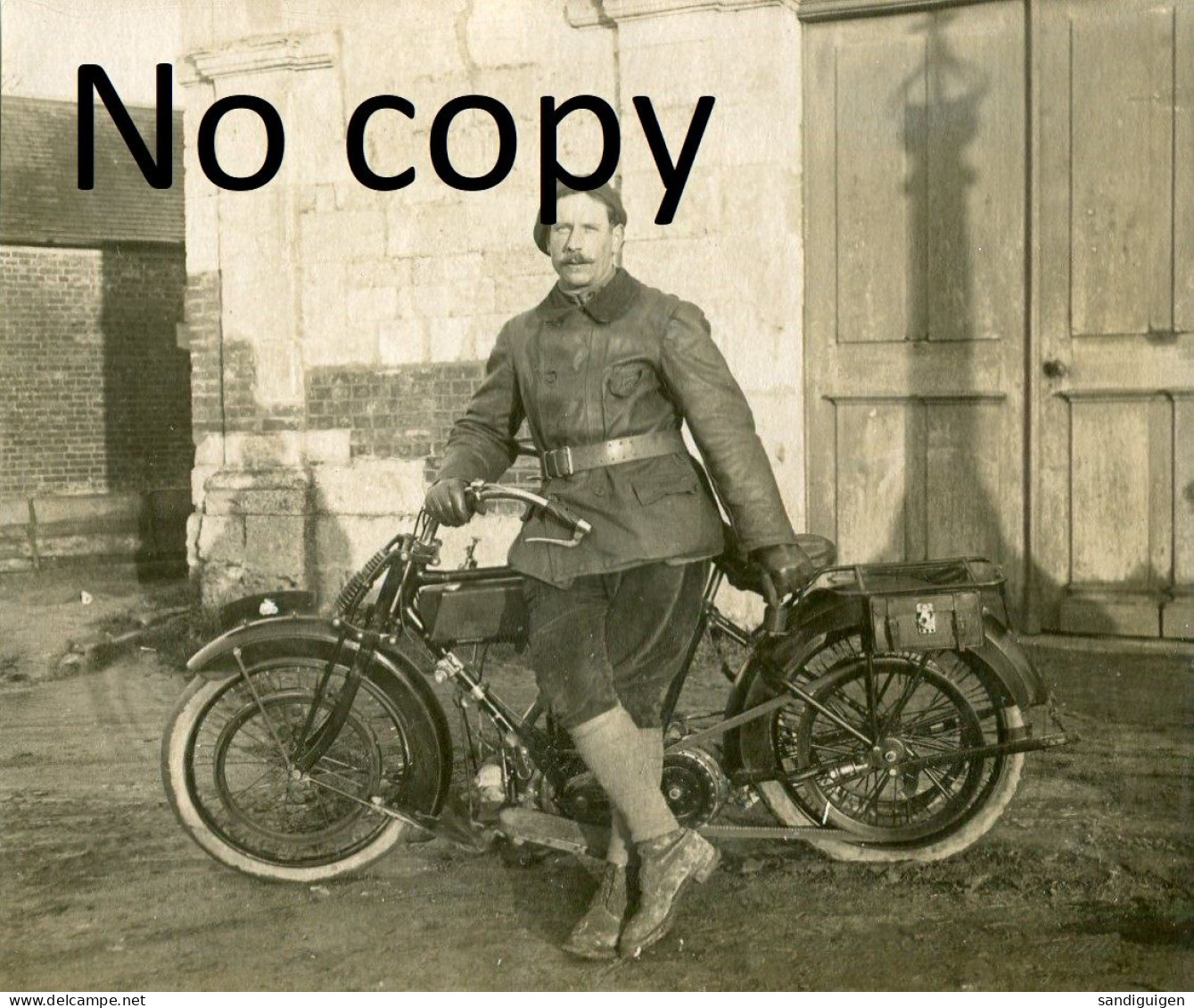 PHOTO FRANCAISE - MOTOCYCLISTE ET MOTO A ABBEVILLE SAINT LUCIEN PRES DE BEAUVAIS 1918 OISE - GUERRE 1914 1918 - Krieg, Militär