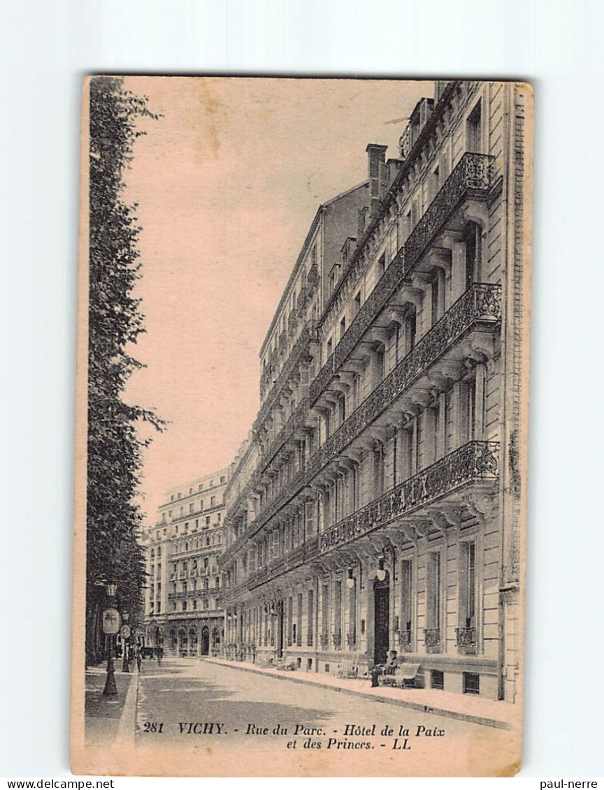 VICHY : Rue Du Parc, Hôtel De La Paix Et Des Princes - état - Vichy