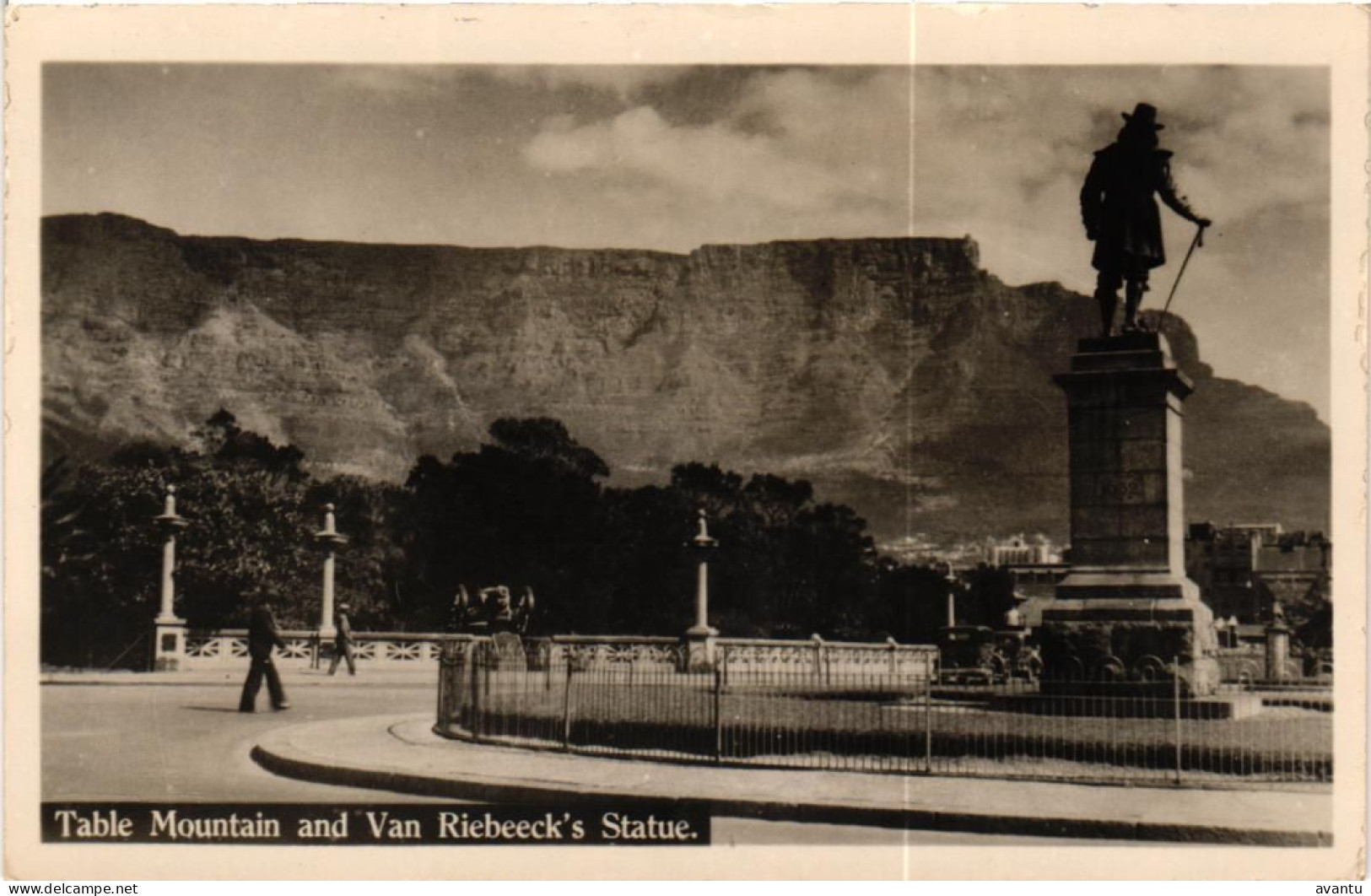 SOUTH AFRICA / TABLE MOUNTAIN AND VAN RIEBEECK S STATUE - South Africa