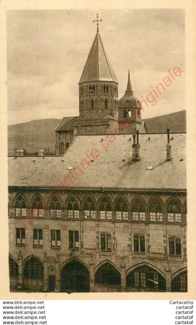 71.  CLUNY .  Ecole Nationale Des Arts Et Métiers . Façade Du Pape Gélase Et Clocher De L'Eau Bénite . - Cluny