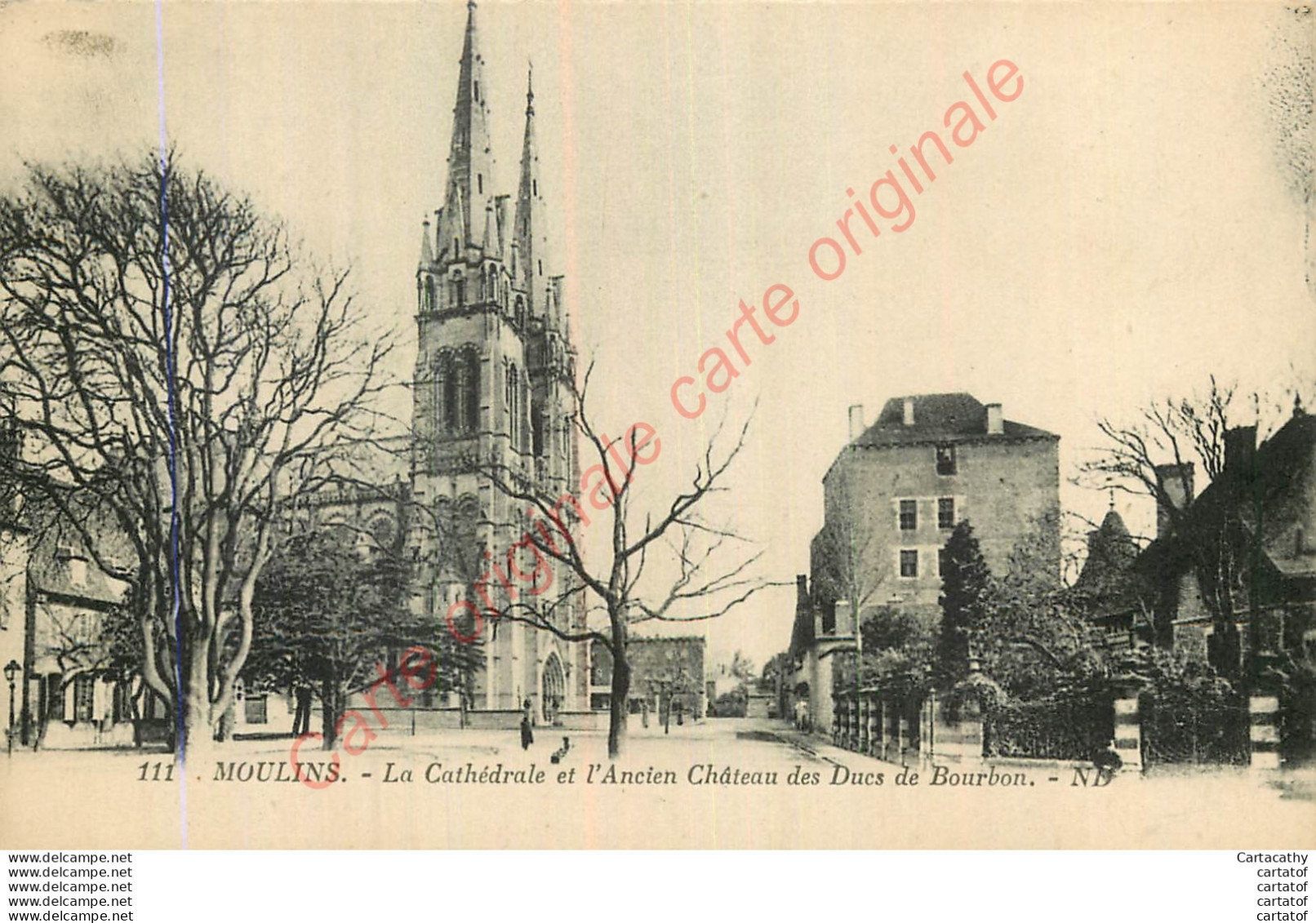 03.  MOULINS .  La Cathédrale Et L'Ancien Château Des Ducs De Bourbon . - Moulins