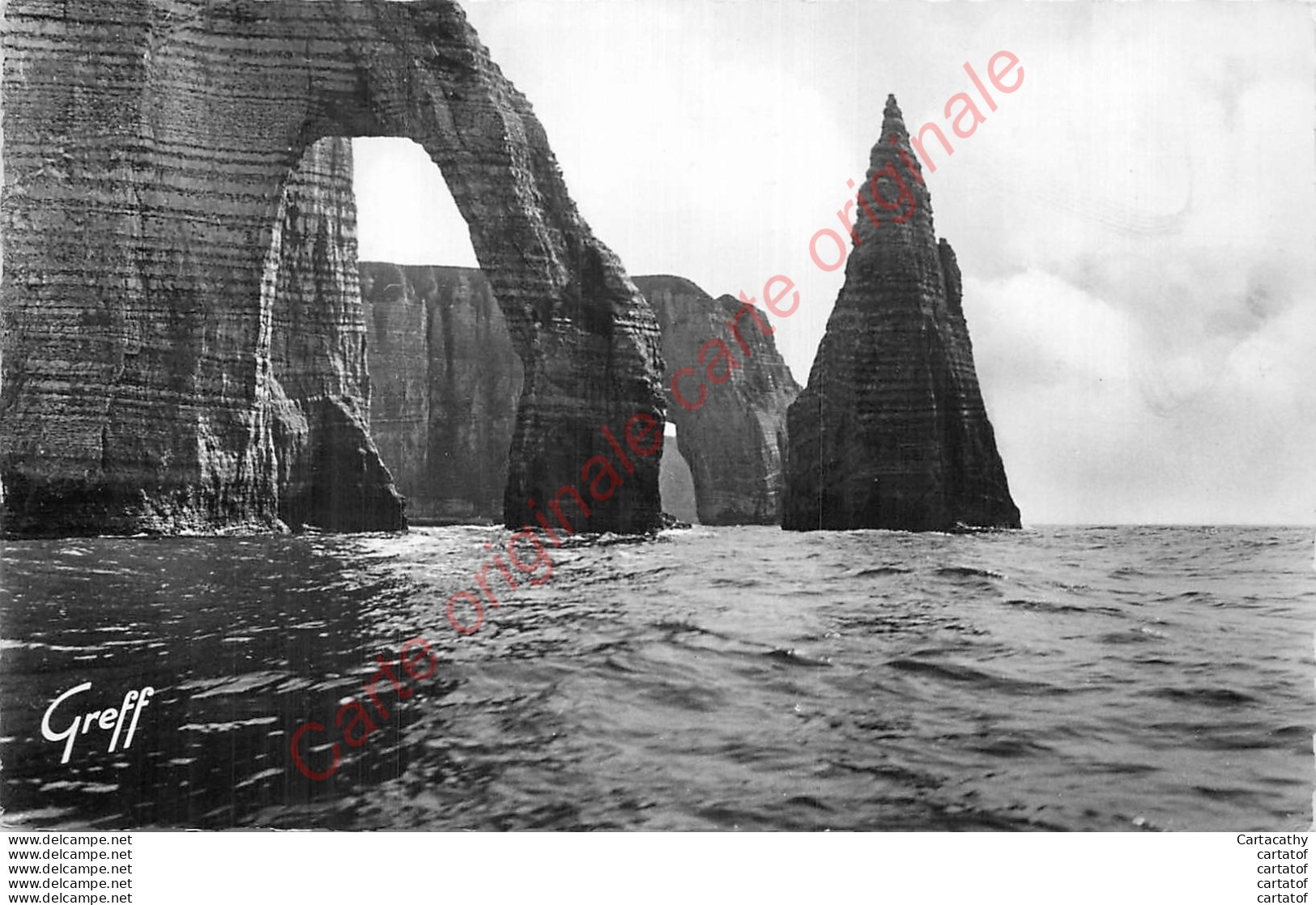 76.  ETRETAT . La POrte D'Aval . L'Aiguille Et La Manneporte Vues De La Haute Mer . - Etretat