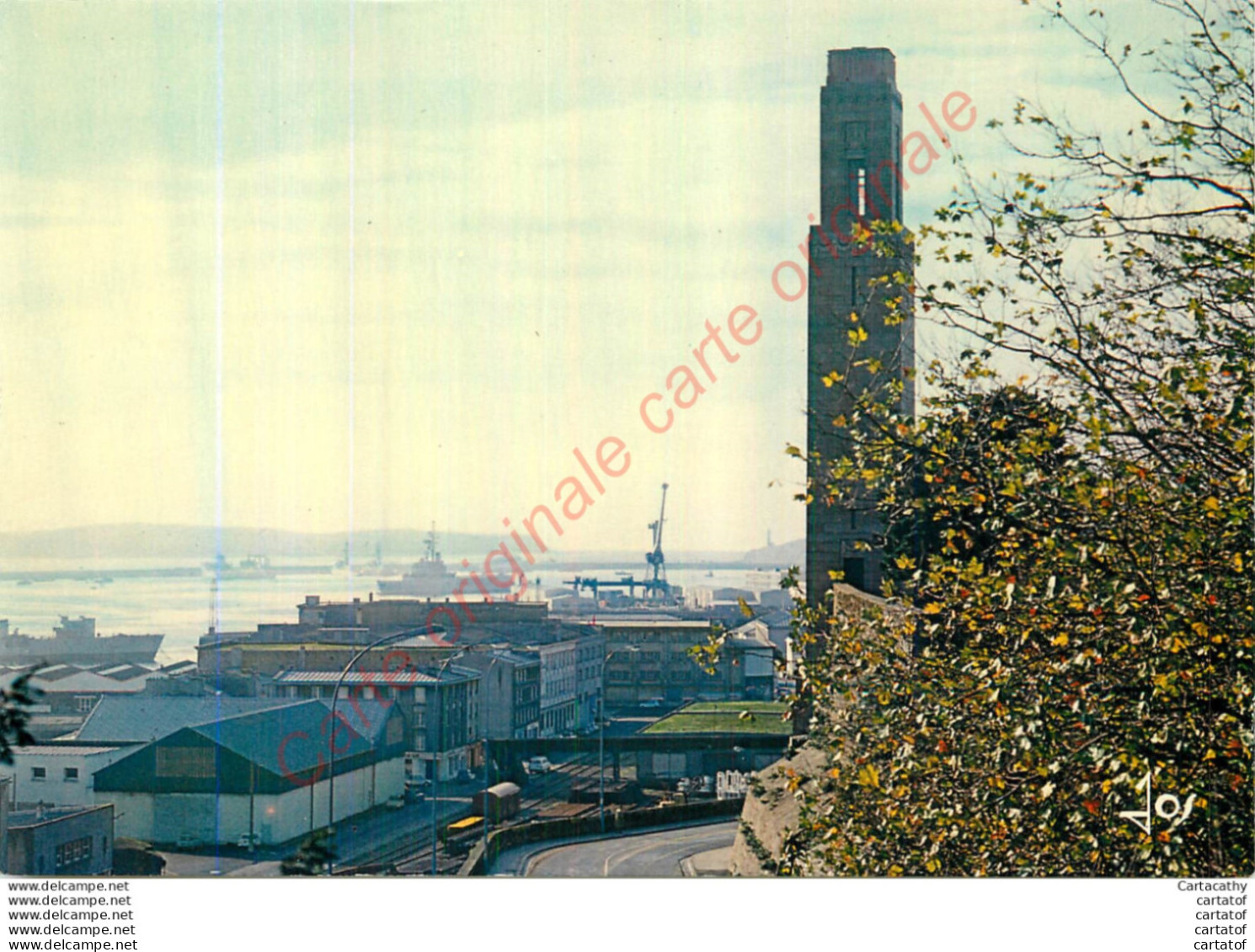 29.  BREST .  Sur Le Cours D'Ajot Le Monument ... - Brest