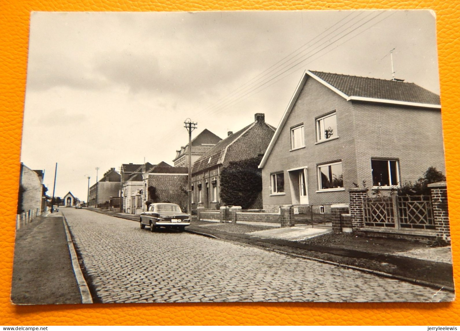 BLANDAIN -  Rue Oscar Roger - Tournai