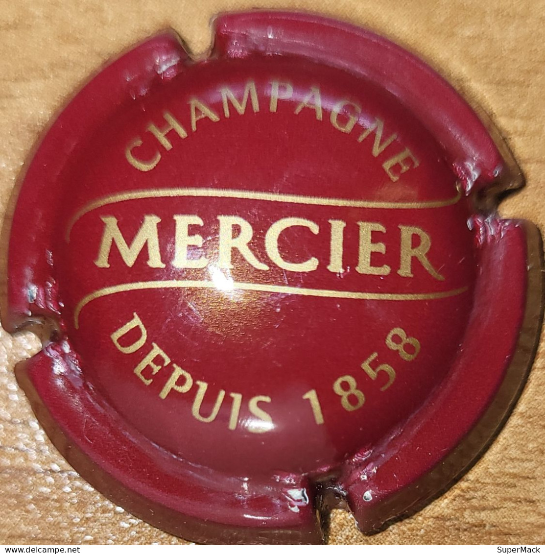 Capsule Champagne MERCIER Série 10 Nom Horizontal, Bandeau Ondulé, Bordeaux Foncé & Or Mat Nr 29 - Mercier