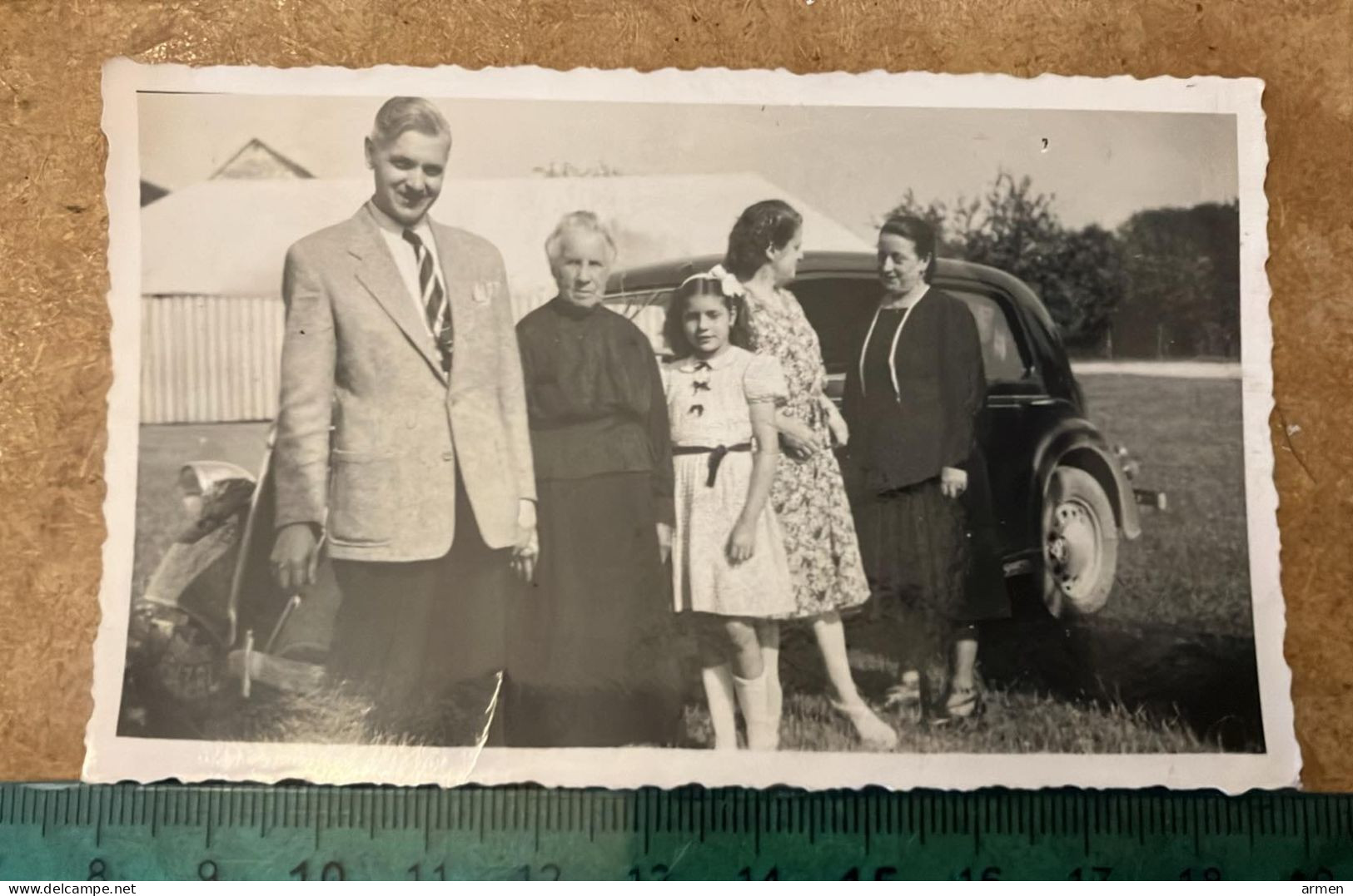 Real Photo - Voiture Automobile Famille à Côté De Voiture - Auto's