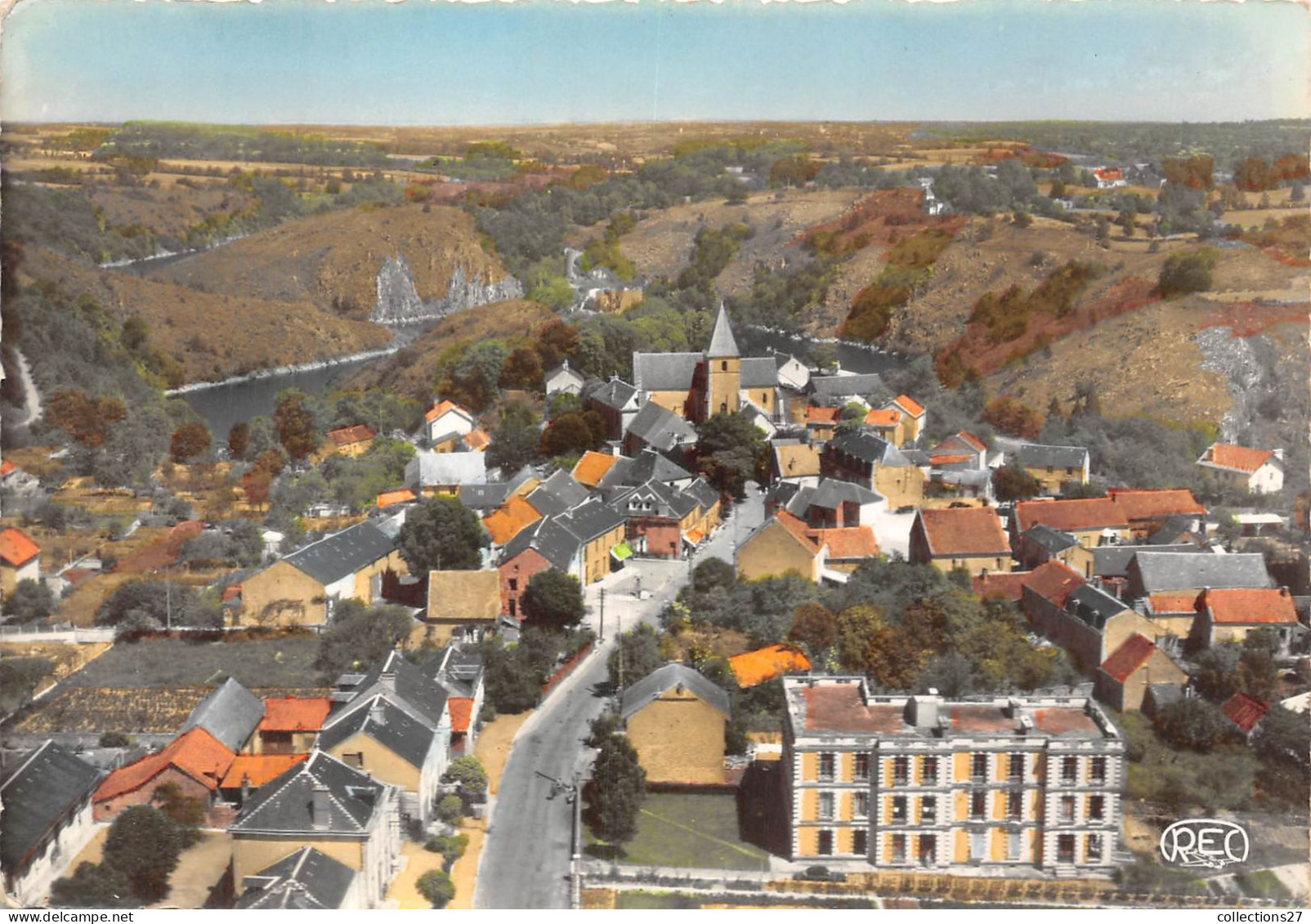 23-CROZANT- VUE AERIENNE LE VILLAGE - Crozant