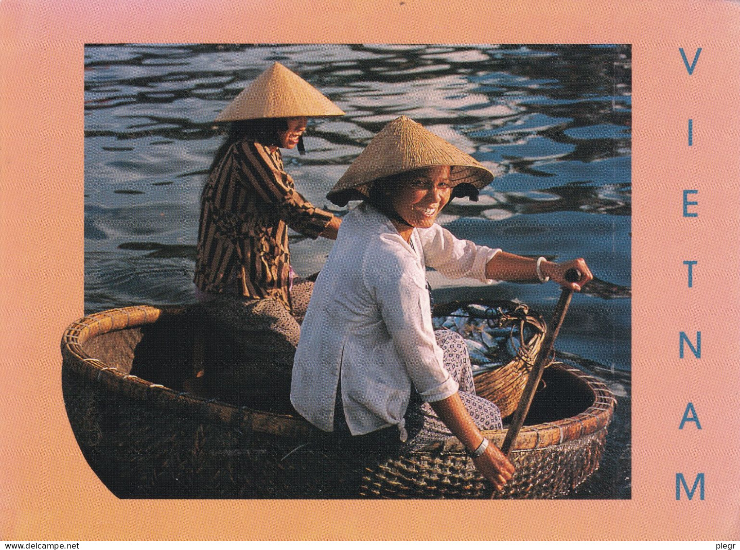 VNM 02 03#1 - VIET NAM - A BIG BASKET, WOVEN TIGHLY AND SEALED WITH TAR IS ALL YOU NEED TO BRING THE DAILY CATCH OF FISH - Vietnam