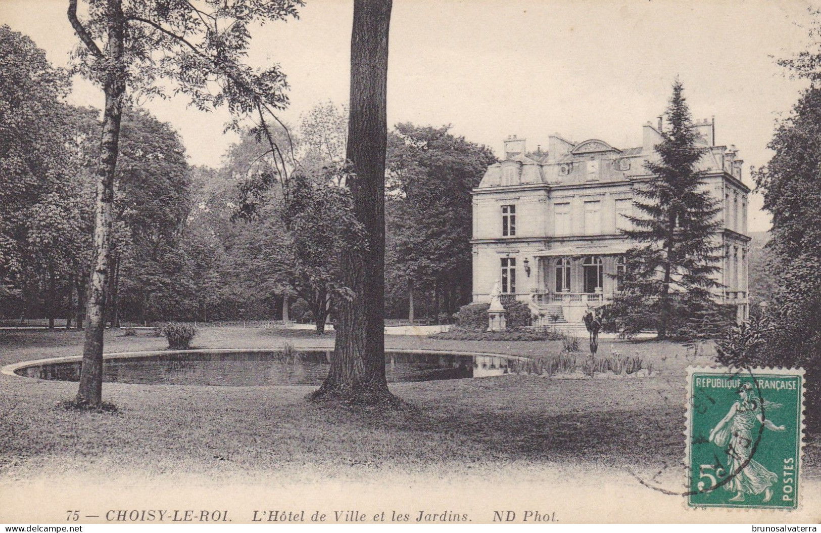 CHOISY LE ROI - L'Hôtel De Ville Et Les Jardins - Choisy Le Roi