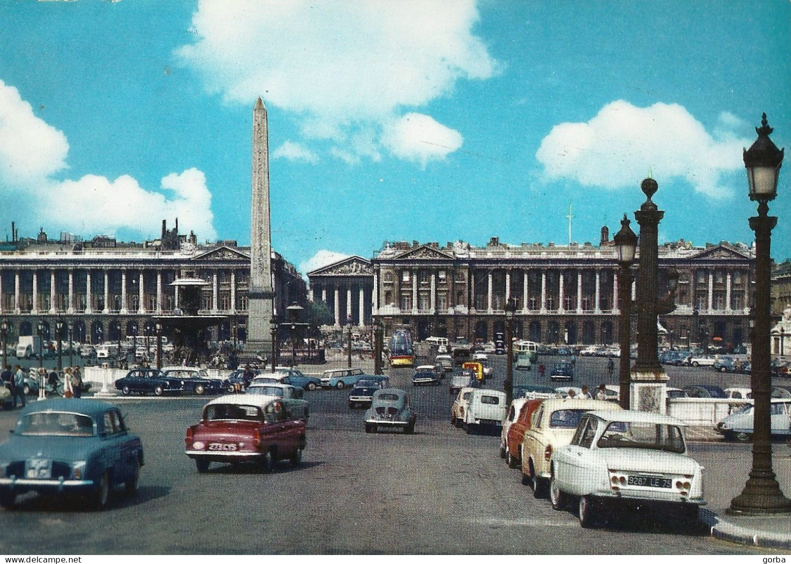 *CPM  - 75 - PARIS - Place De La Concorde - Nombreux Véhicules - Squares