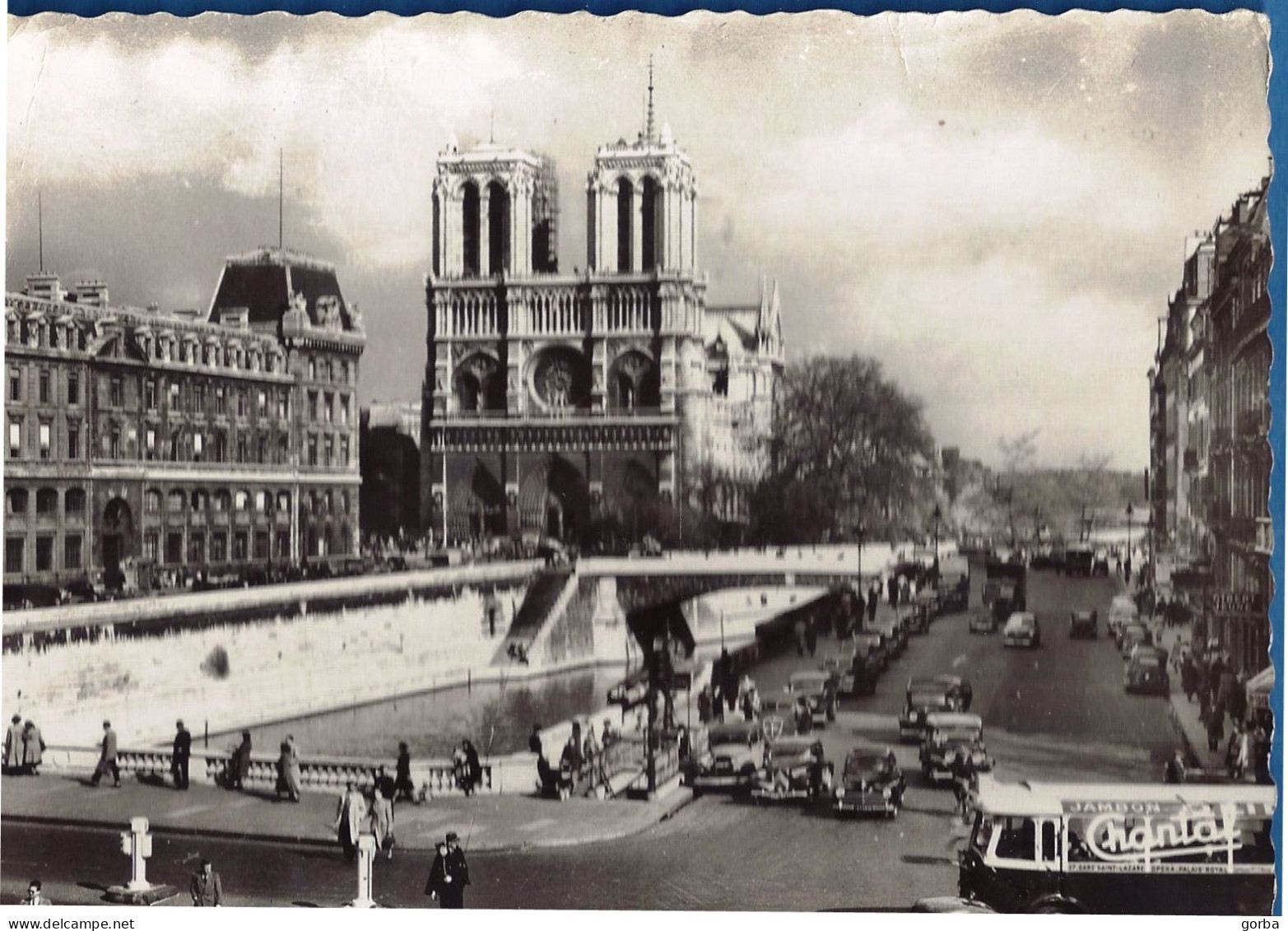 *CPSM  - 75 - PARIS - Notre Dame Vue De La Place Saint Michel - Notre Dame De Paris