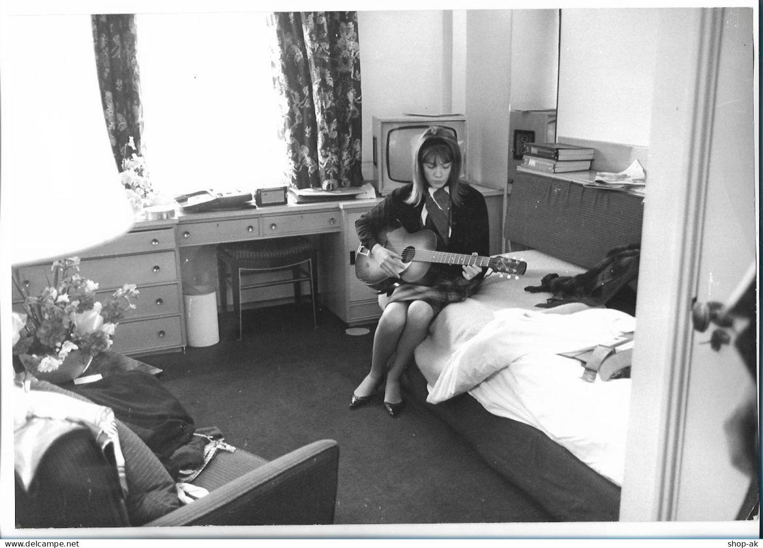 C6318/ Francoise Hardy Spielt Gitarre Pressefoto Foto 29 X 20 Cm 1963 - Autres & Non Classés