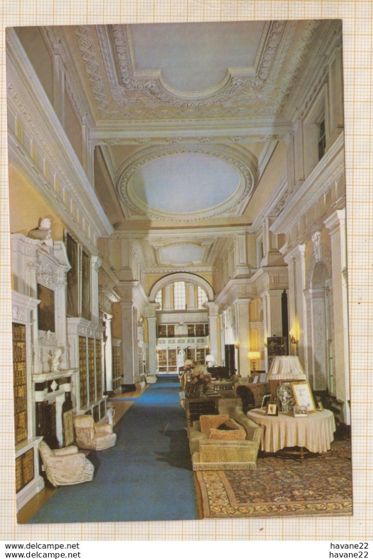 8AK3997 BLENHEIM PALACE THE LONG LIBRARY SHOWING QUEEN ANNE STATUE   2 SCANS - Andere & Zonder Classificatie