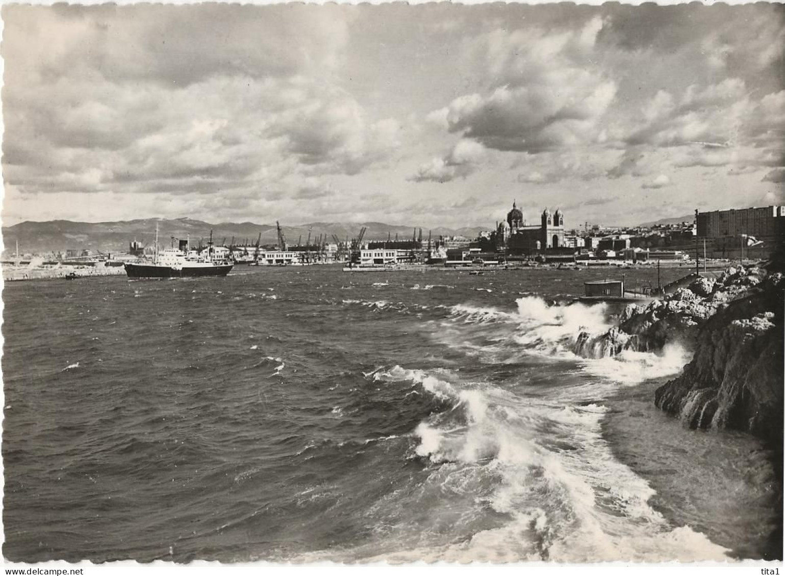 10 - Marseille - Départ D'un Courrier - A Droite, La Cathédrale - Sonstige Sehenswürdigkeiten