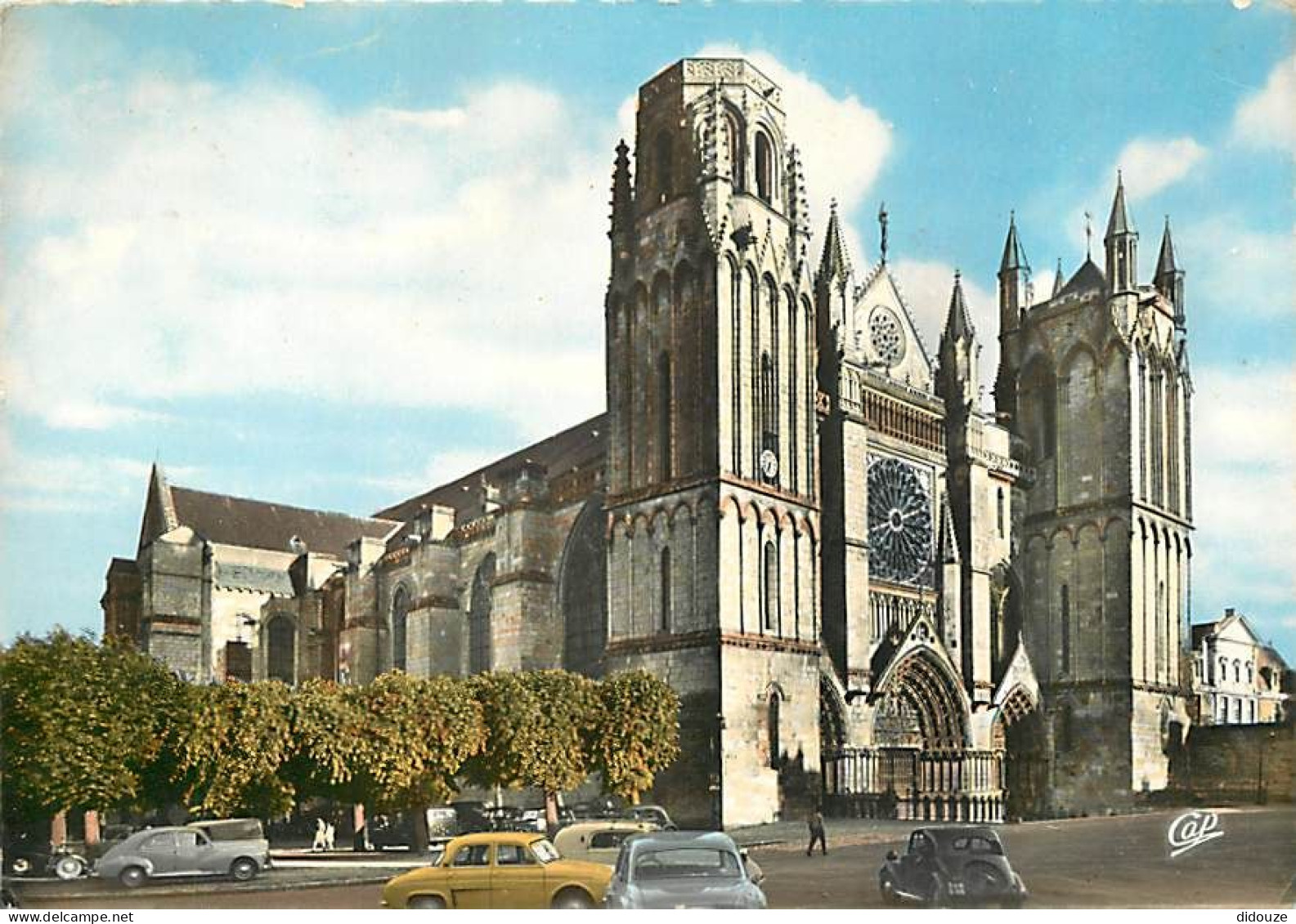 Automobiles - Poitiers - La Cathédrale Saint Pierre - CPM - Voir Scans Recto-Verso - Turismo