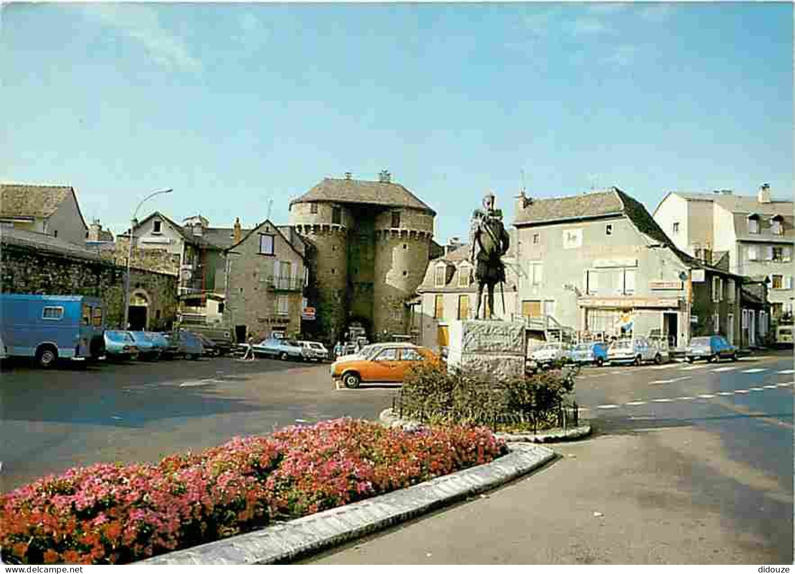Automobiles - Marvejols - Place Du Soubeyran - CPM - Voir Scans Recto-Verso - Passenger Cars