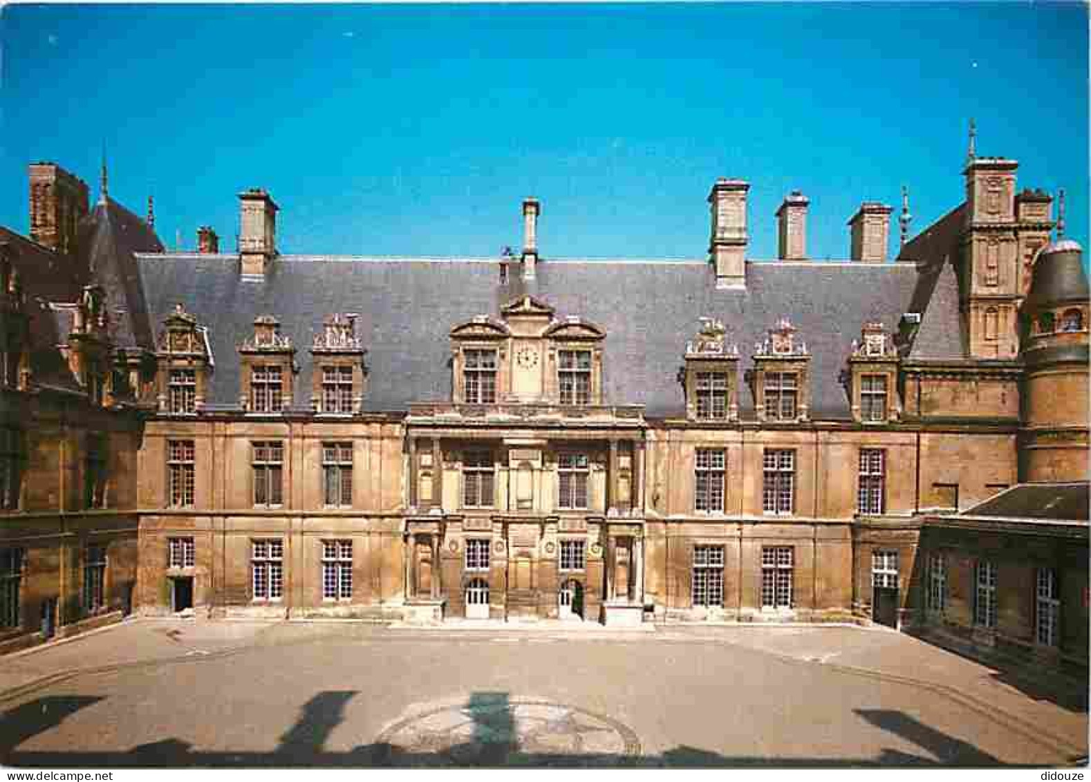 95 - Ecouen - Le Château - Façade Nord Sur Cour - Carte Neuve - CPM - Voir Scans Recto-Verso - Ecouen