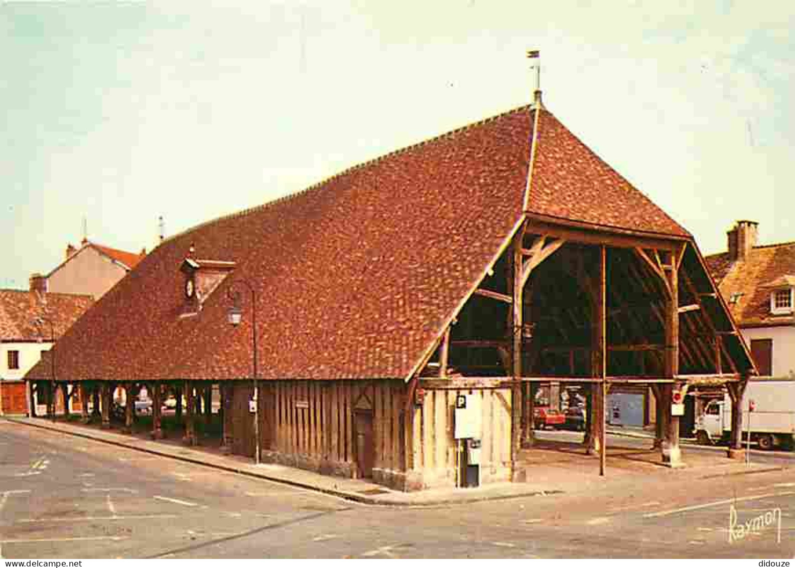 91 - Arpajon -  Les Halles Du 17e Siècle - Automobiles - Camions - Carte Neuve - CPM - Voir Scans Recto-Verso - Arpajon