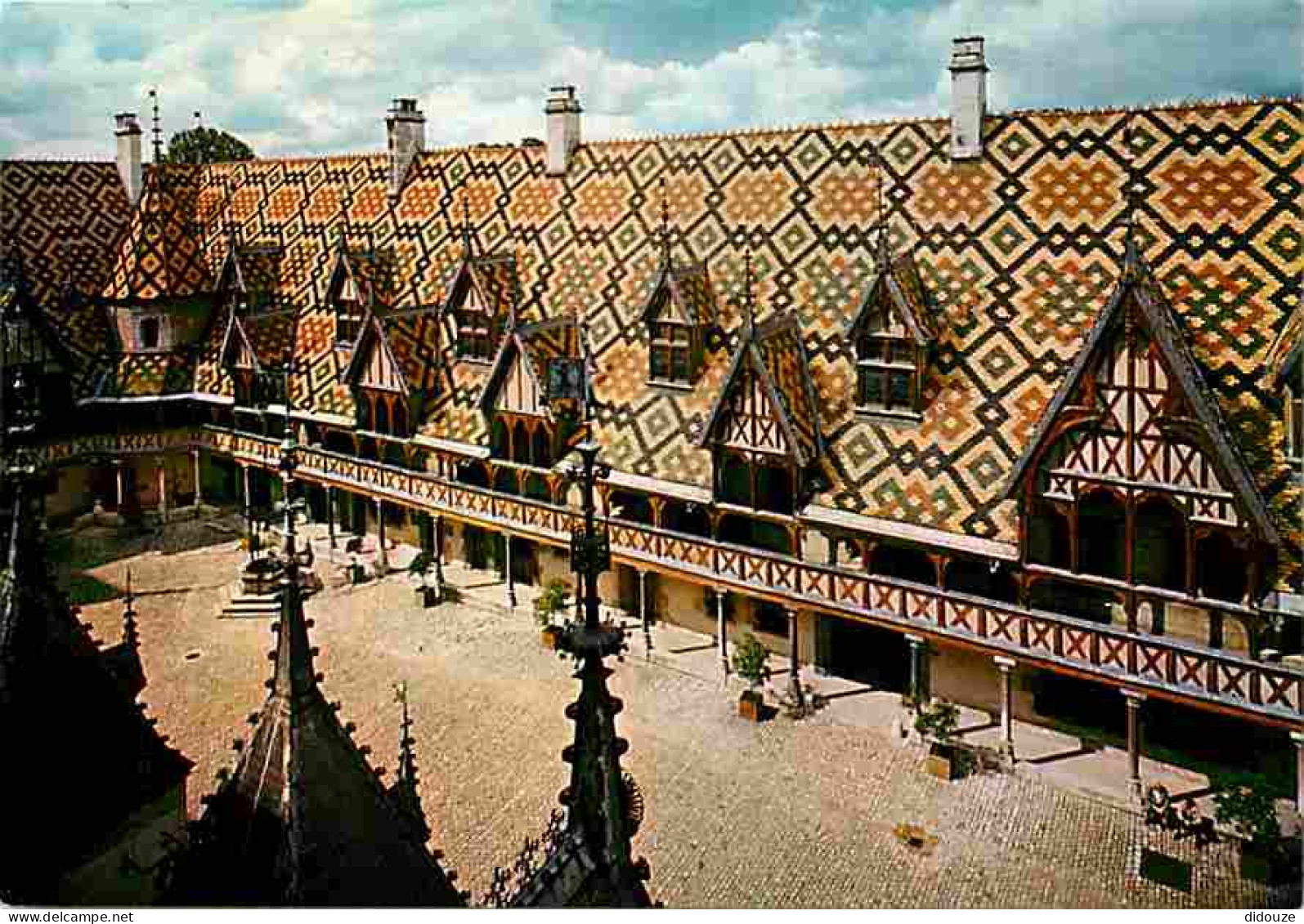 21 - Beaune - L'Hotel Dieu - La Cour D'honneur - CPM - Voir Scans Recto-Verso - Beaune