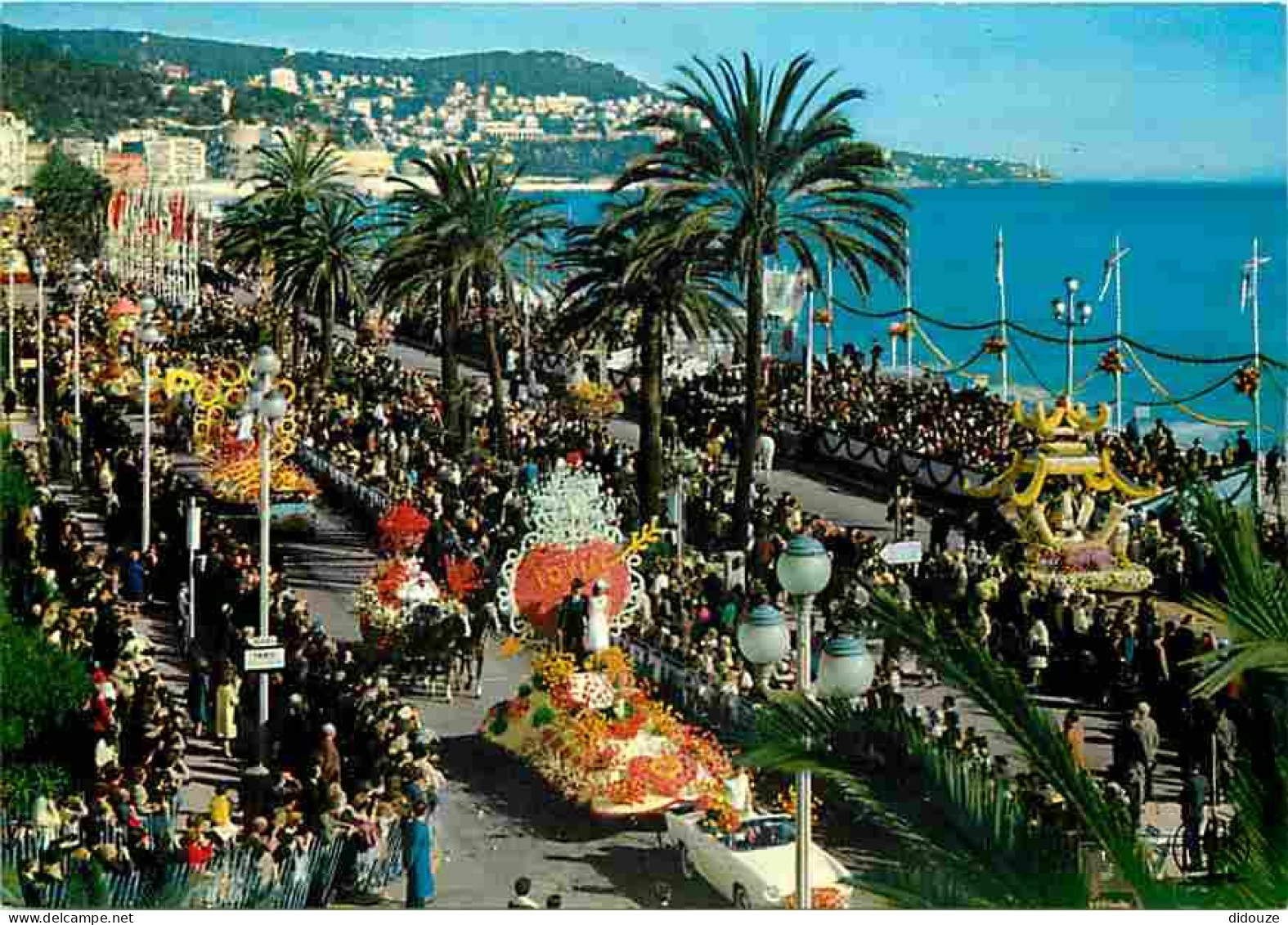 06 - Nice - Carnaval De Nice - Bataille De Fleurs Sur La Promenade Des Anglais - CPM - Voir Scans Recto-Verso - Carnevale