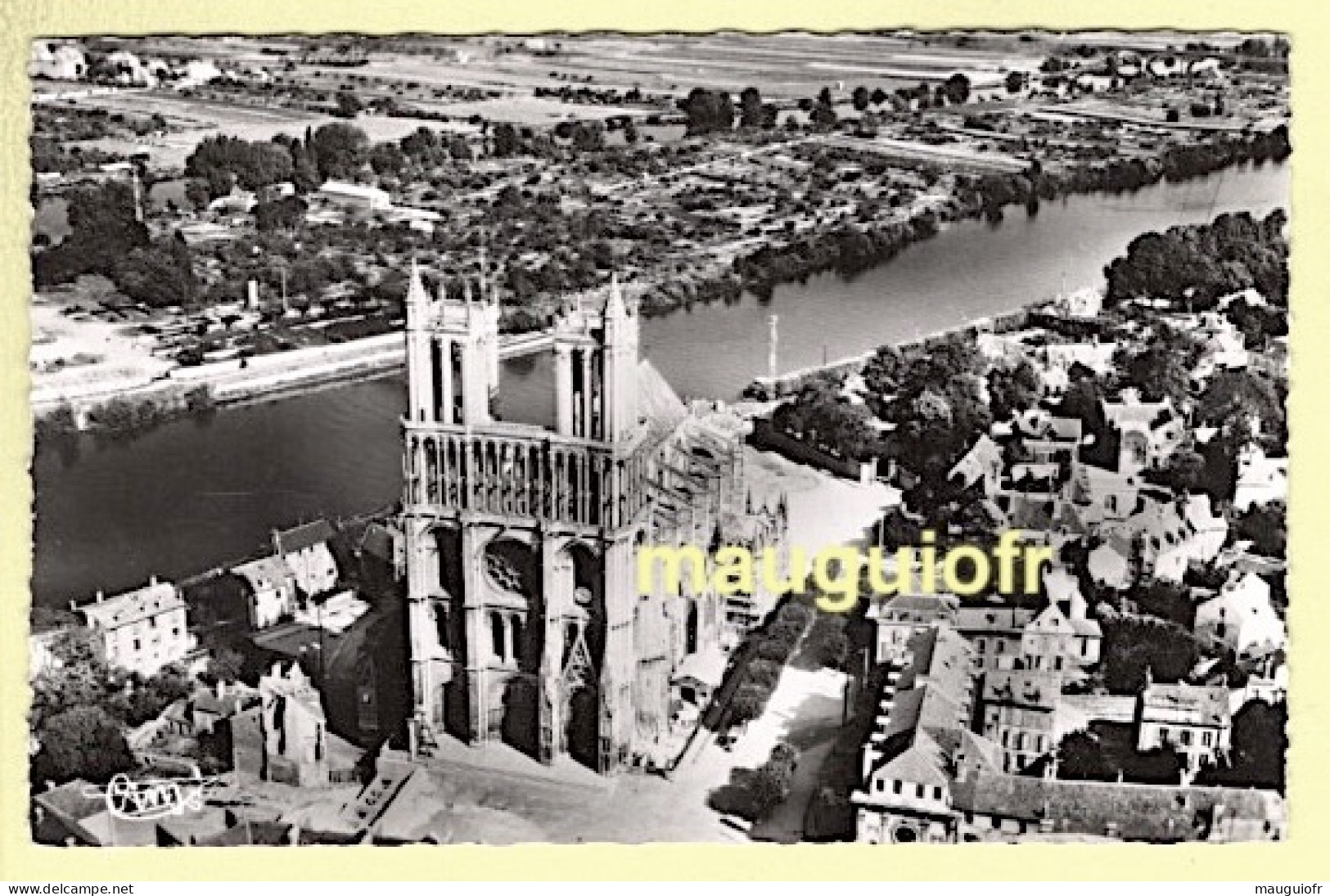 78 YVELINES / MANTES / VUE AÉRIENNE DE LA ZONE DE LA CATHÉDRALE / 1955 - Mantes La Jolie