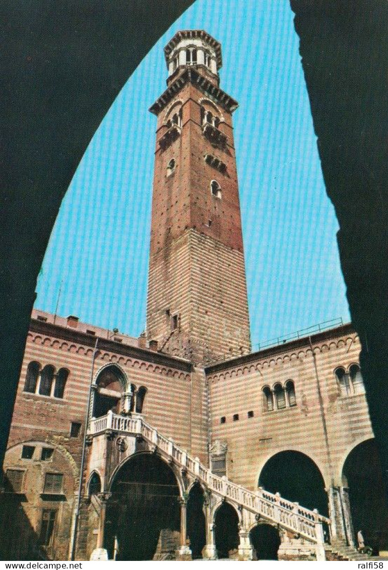 2 AK Italien / Italy * Verona - Hl. Marco Säule Und Der Lamberti Turm - Die Altstadt Ist Seit 2000 UNESCO Weltkulturerbe - Verona