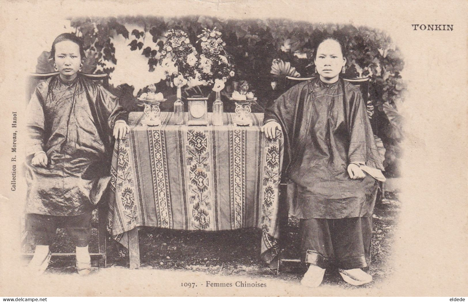 Chinese Women Undivided Back Before 1903  Small Feet Petits Pieds Torture - Chine