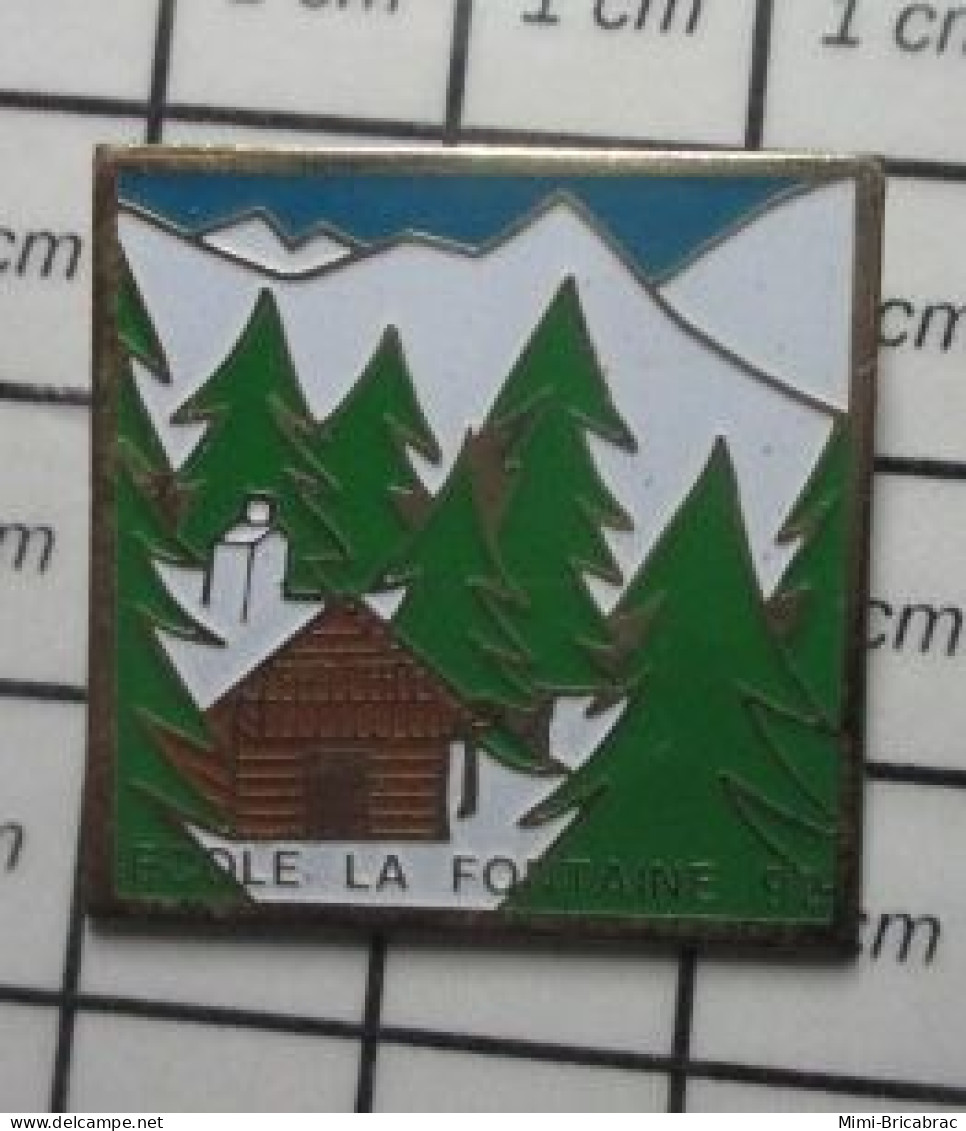 1818B Pin's Pins / Beau Et Rare / ADMINISTRATIONS / ECOLE LA FONTAINE SAPIN MONTAGNE NEIGE - Administrations