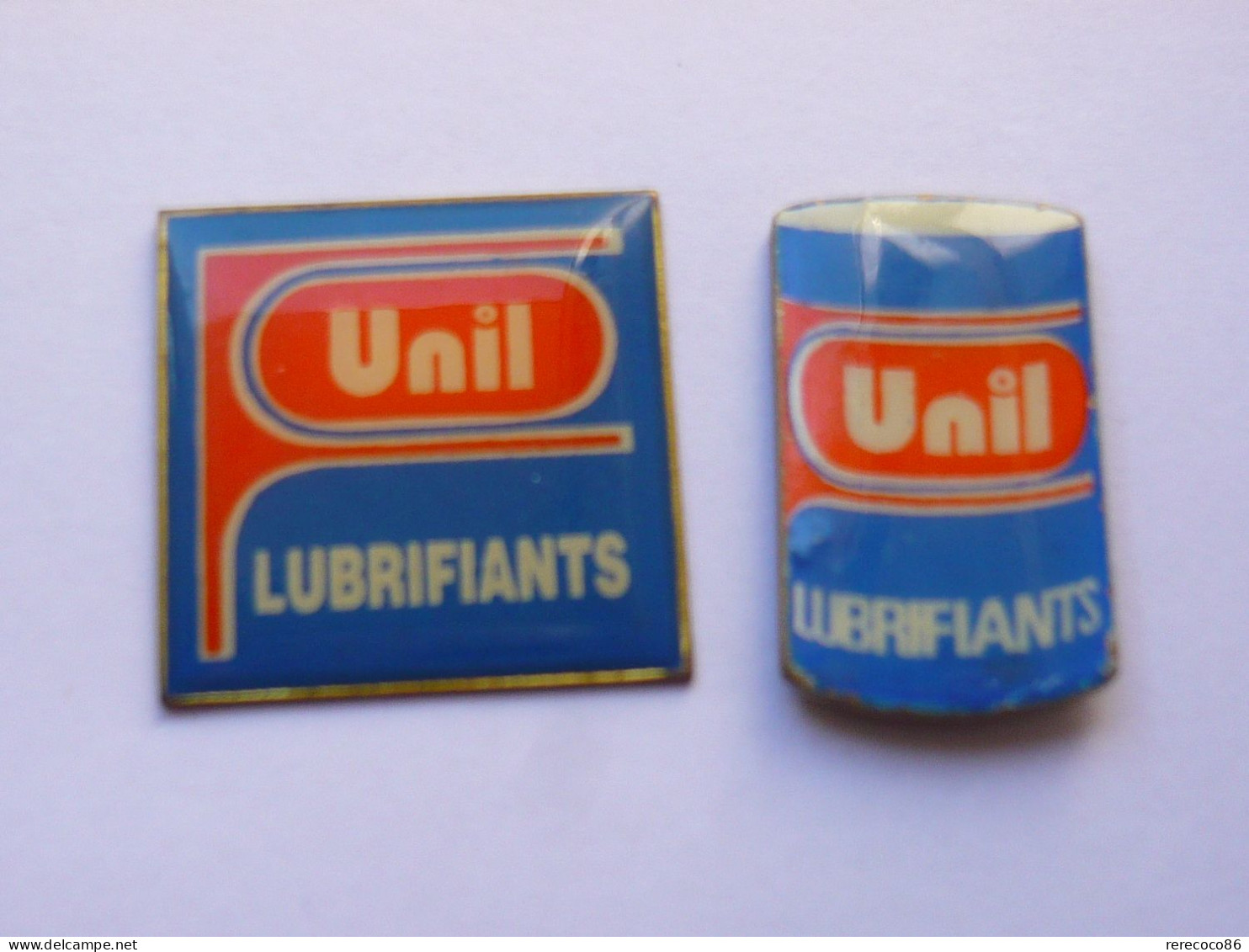 2 Pin S MARQUE UNIL LUBRIFIANTS FABRICANT FRANCAIS Different - Trademarks