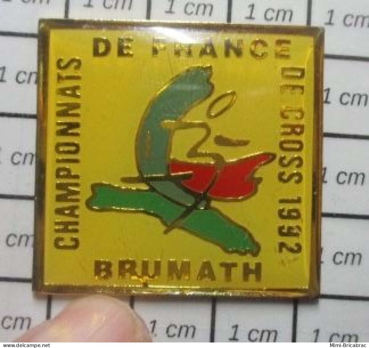 1818B Pin's Pins / Beau Et Rare / ATHLETISME / BRUMATH CHAMPIONNATS DE FRANCE DE CROSS 1992 BAS-RHIN - Atletiek