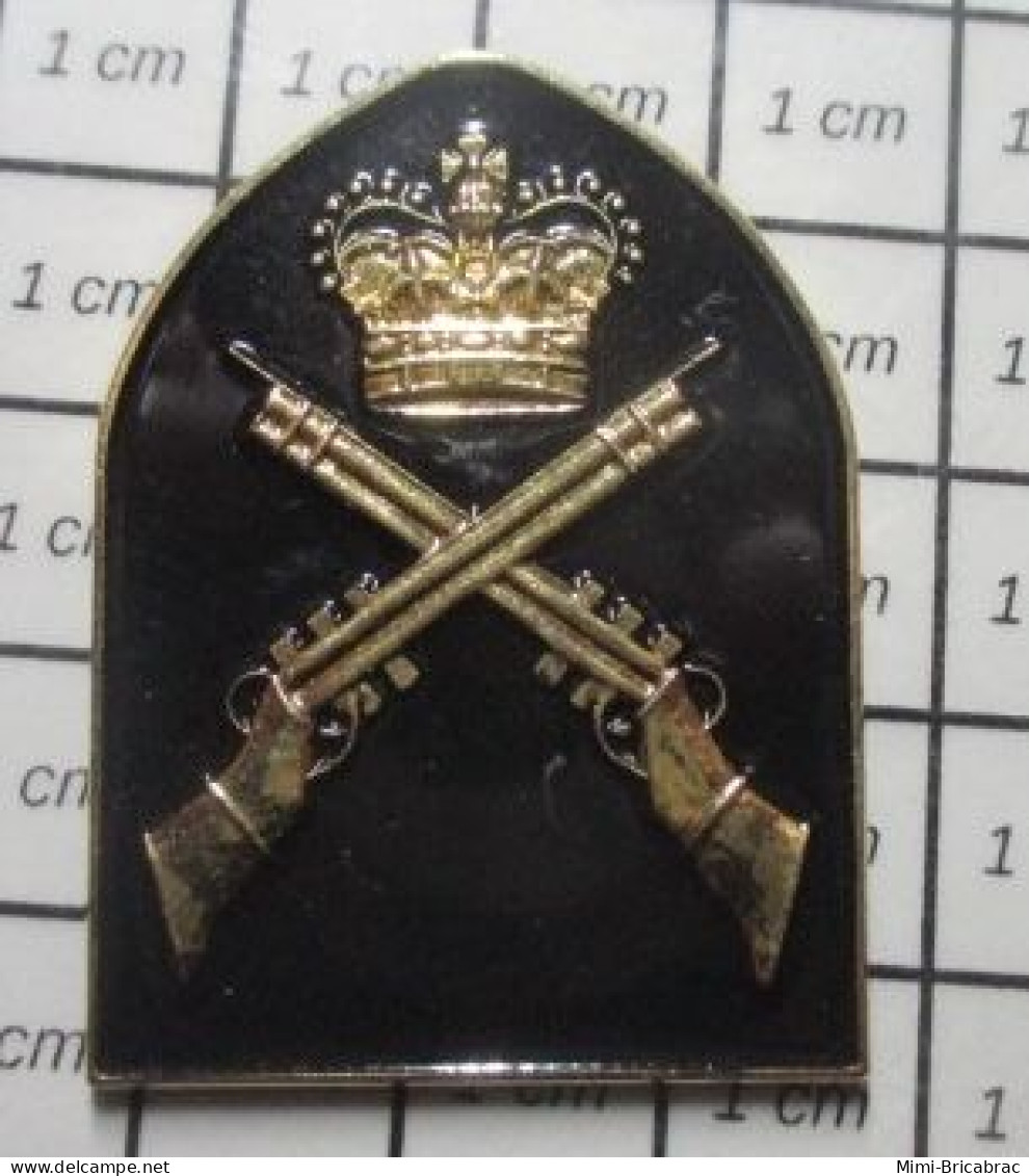 1818B Pin's Pins / Beau Et Rare / MILITARIA / GRAND PIn'S UNITES D'ELITE ROYAUME UNI ? - Militares