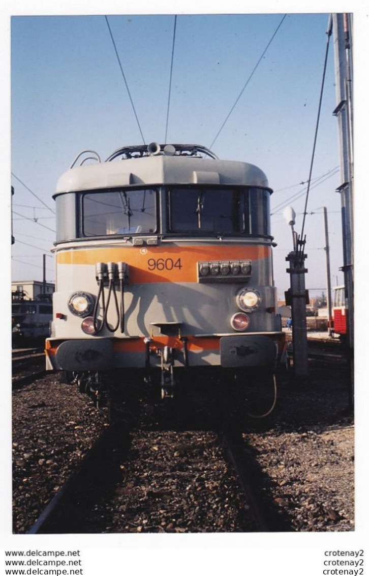 PHOTO Originale TRAINS Wagon Locomotive Electrique SNCF BB 9604 De Face Non Datée - Trenes