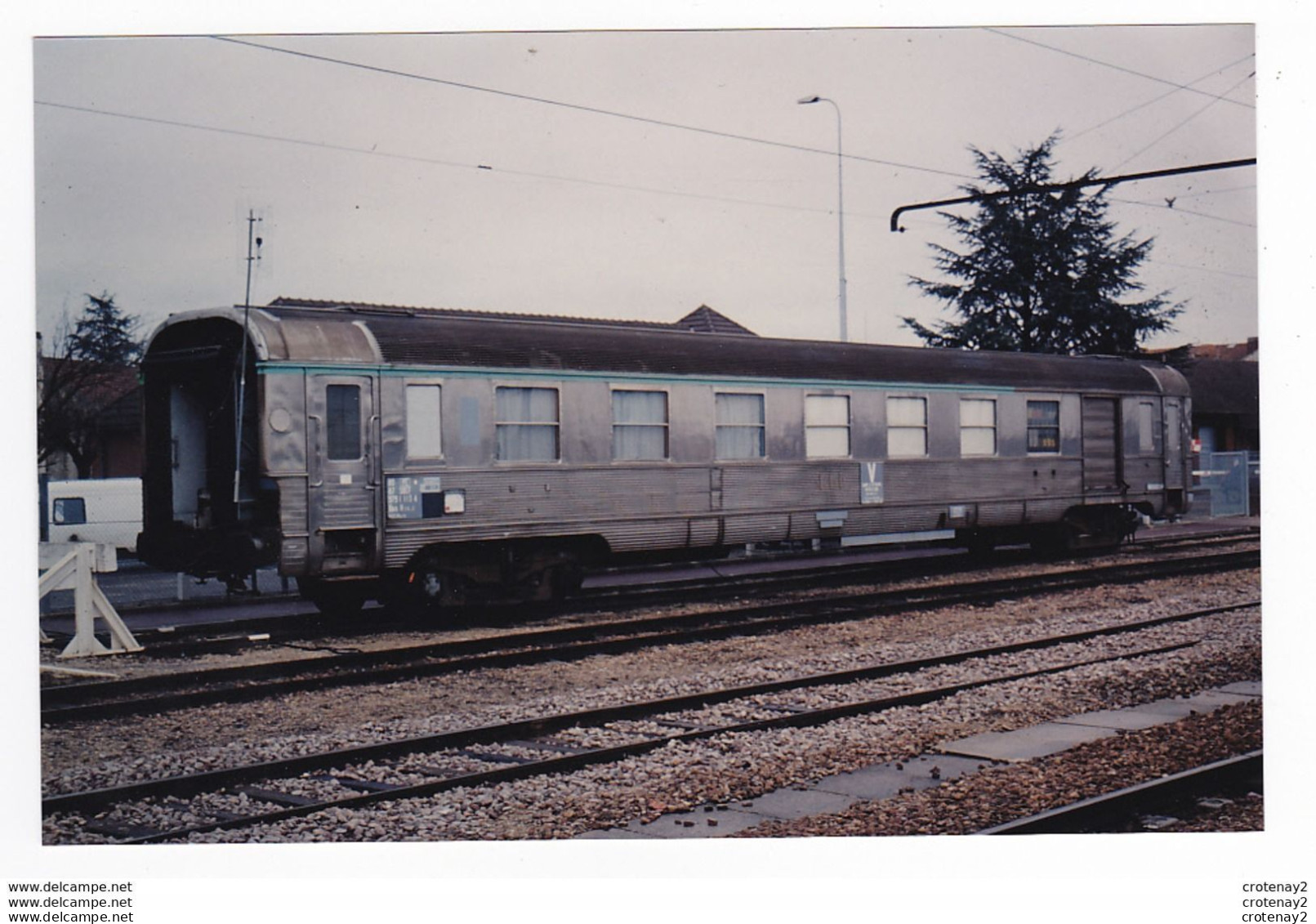 PHOTO Originale TRAINS Wagon Ou Voiture SNCF Du Service V Ancienne Mixte Fourgon Voyageurs Inox Non Datée - Eisenbahnen