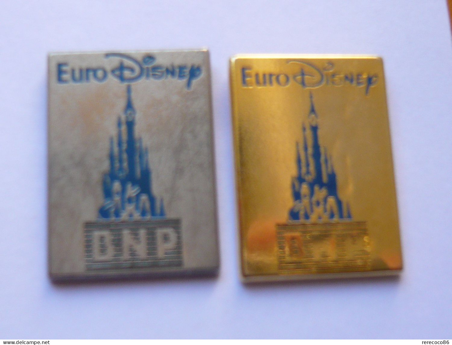 2 Pin S DISNEY EURODISNEY BNP  Different - Disney