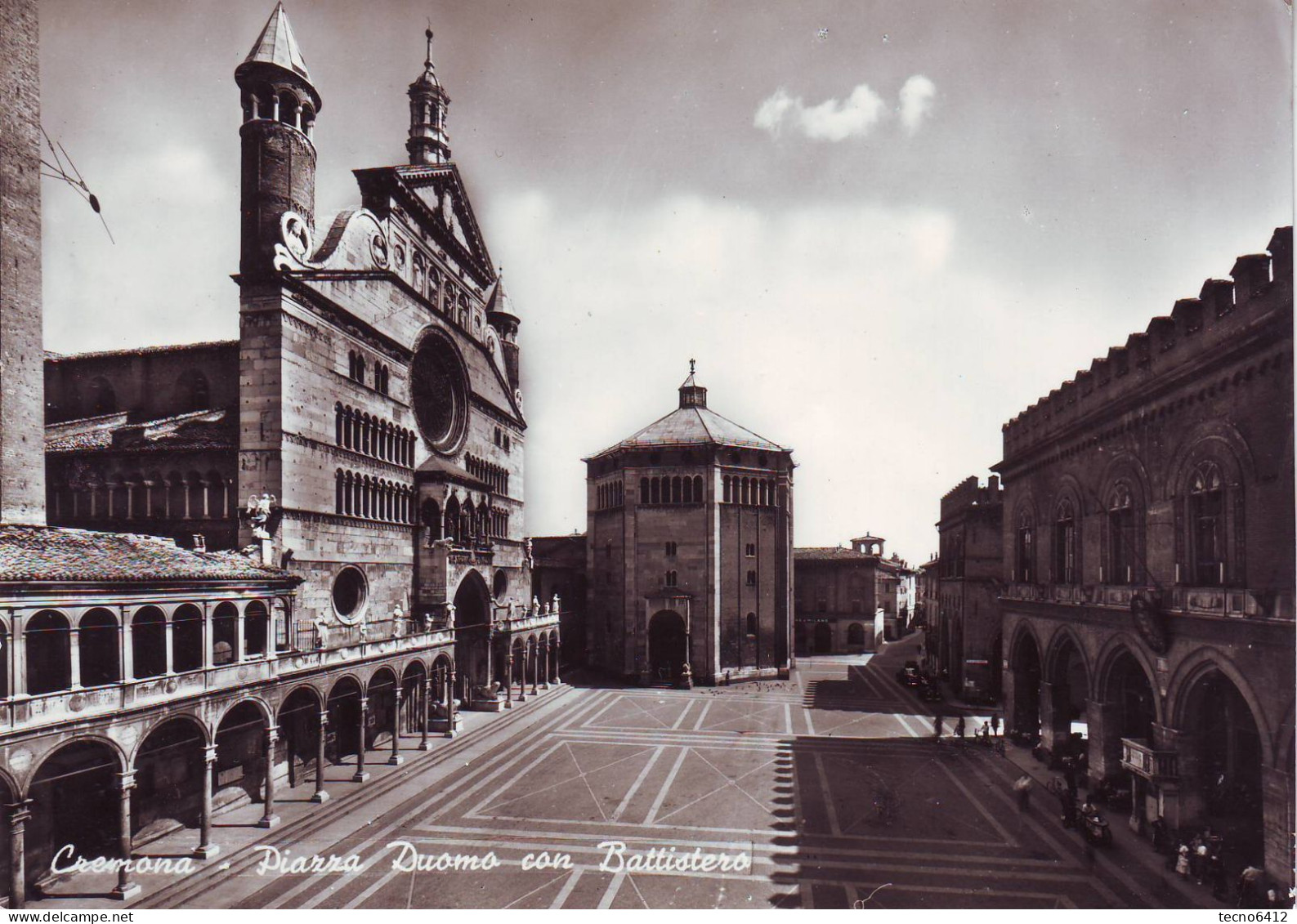 Cremona - Piazza Duomo Con Battistero - Non Viaggiata - Cremona