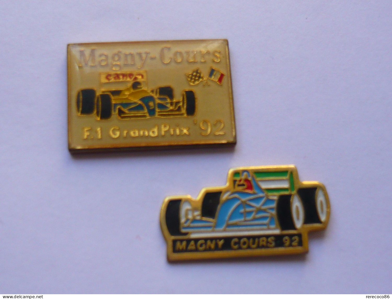 2 Pin S FORMULE 1  MAGNY COURS Different - F1
