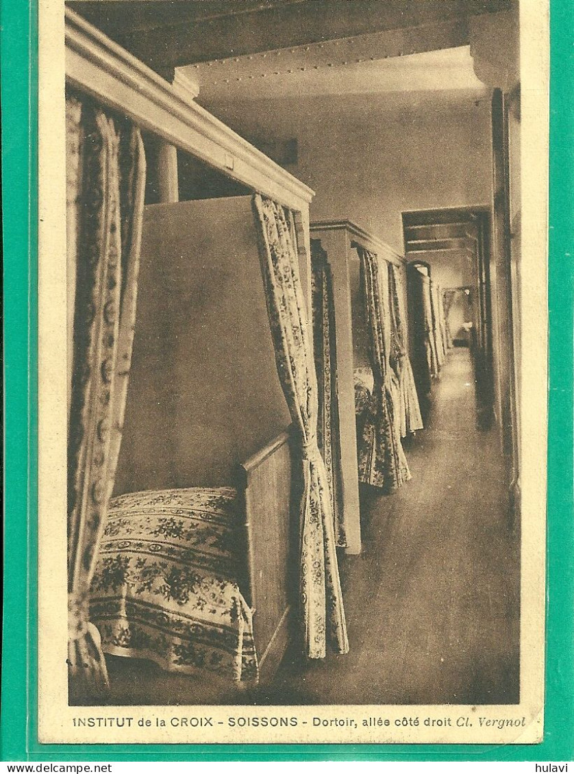 02  SOISSONS - INSTITUT DE LA CROIX - DORTOIR, ALLEE COTE DROIT (ref 605) - Soissons