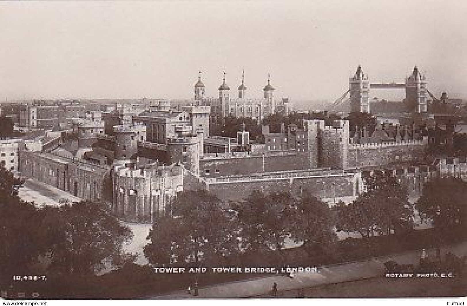 AK 210737 ENGLAND - London - Tower And Tower Bridge - Tower Of London