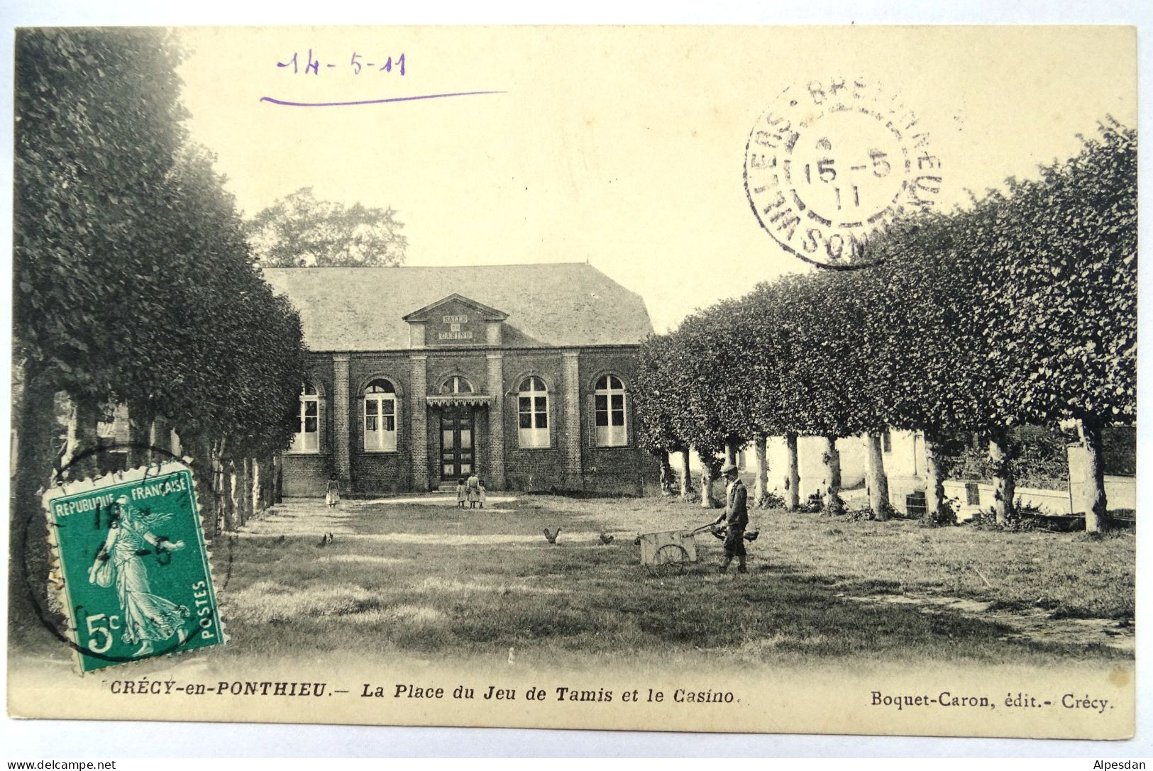 CRECY-EN-PONTHIEU. La Place De Tamis Et Le Casino - Crecy En Ponthieu