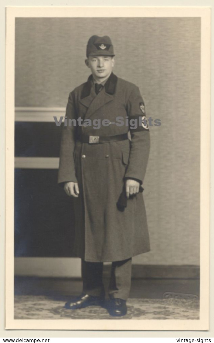 WW2: Handsome Young German Soldier In Uniform *4 (Vintage RPPC 1930s/1940s) - Personen