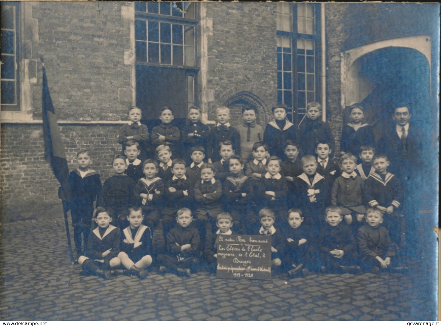 BRUGGE. FOTO OP KARTON  = OP BORJE STAAT - A NOTRE ROI BIEN AIME = LES ELEVES DE L'ECOLE MOYENNE DE L'ETAT A BRUGES - Brugge