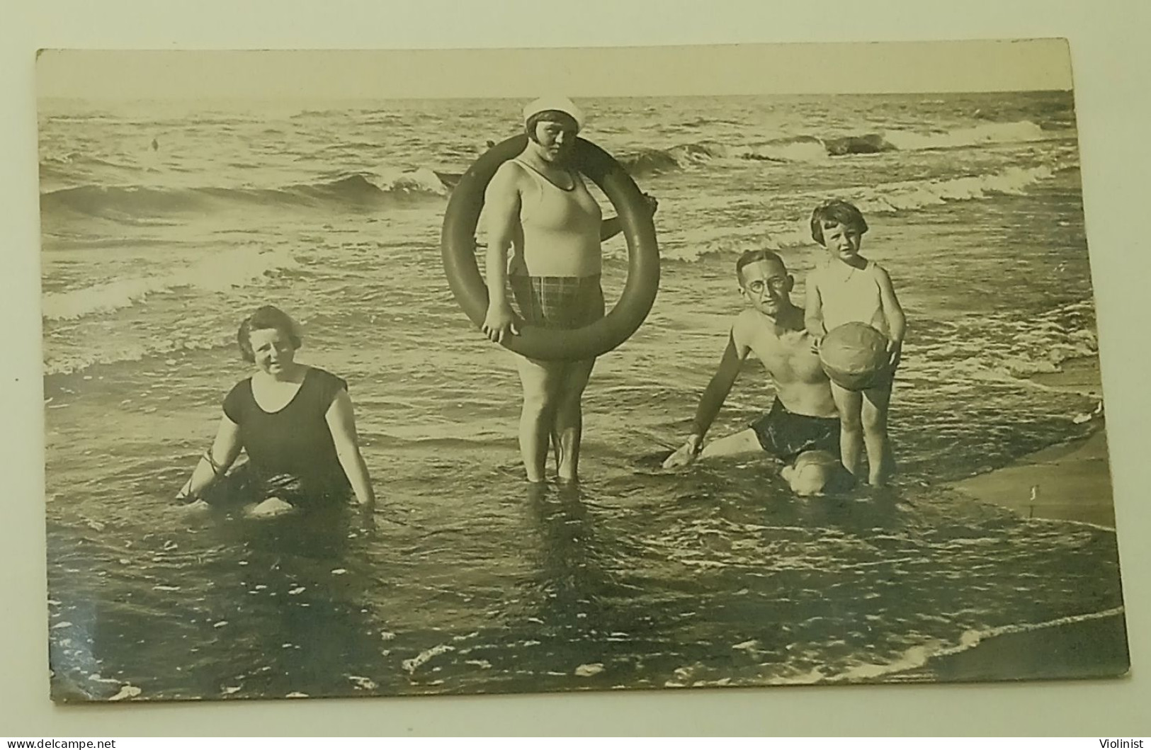 A Little Girl, A Fuller Girl With A Swim Ring, A Woman And A Man In Shallow Sea Water - Old Photo From 1929. - Personnes Anonymes