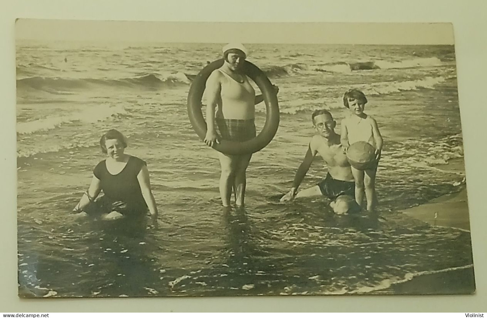 A Little Girl, A Fuller Girl With A Swim Ring, A Woman And A Man In Shallow Sea Water - Old Photo From 1929. - Personnes Anonymes