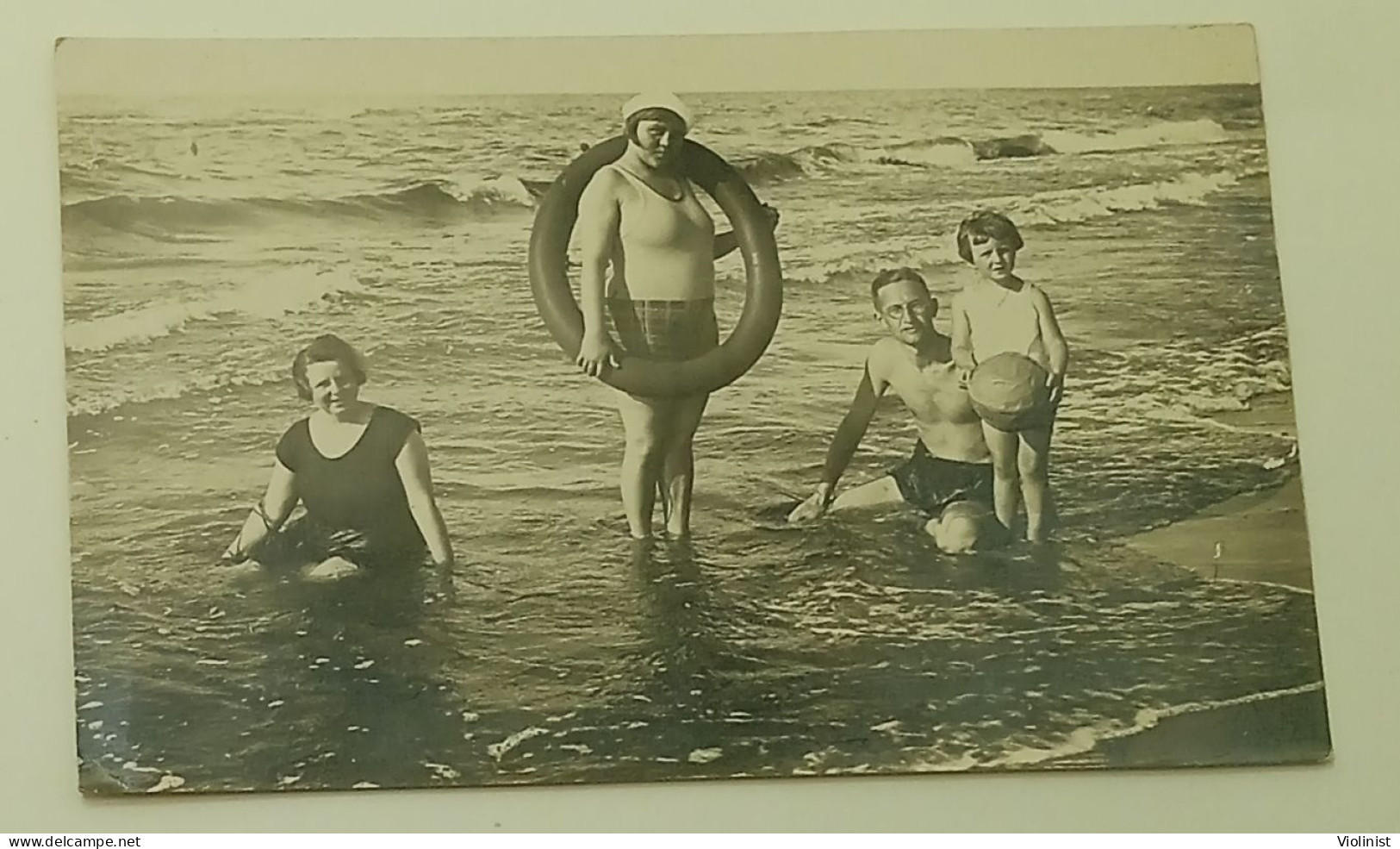 A Little Girl, A Fuller Girl With A Swim Ring, A Woman And A Man In Shallow Sea Water - Old Photo From 1929. - Personnes Anonymes