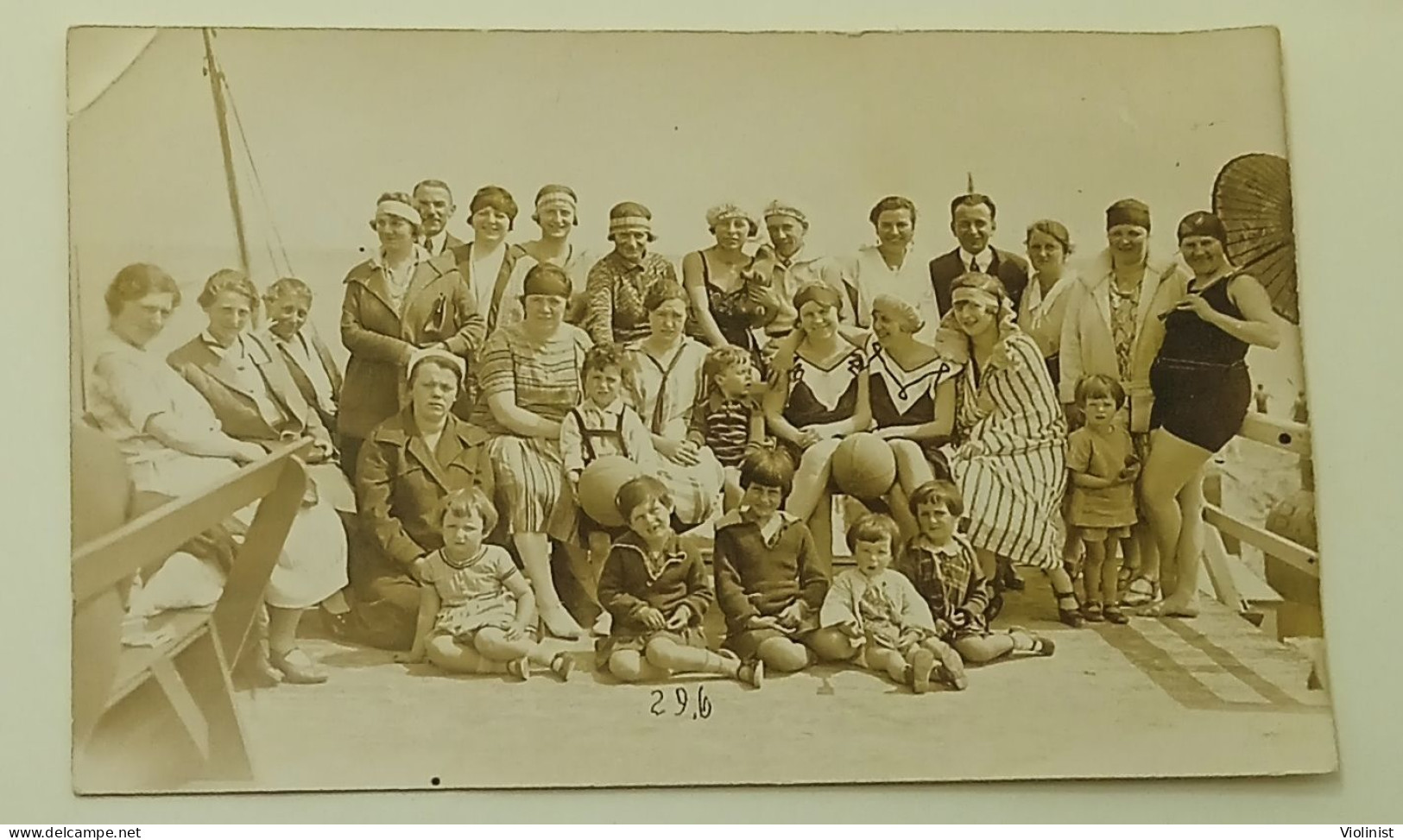 Children And People Gathered On The Beach To Take Photos - Old Photo From The Thirties - Anonymous Persons