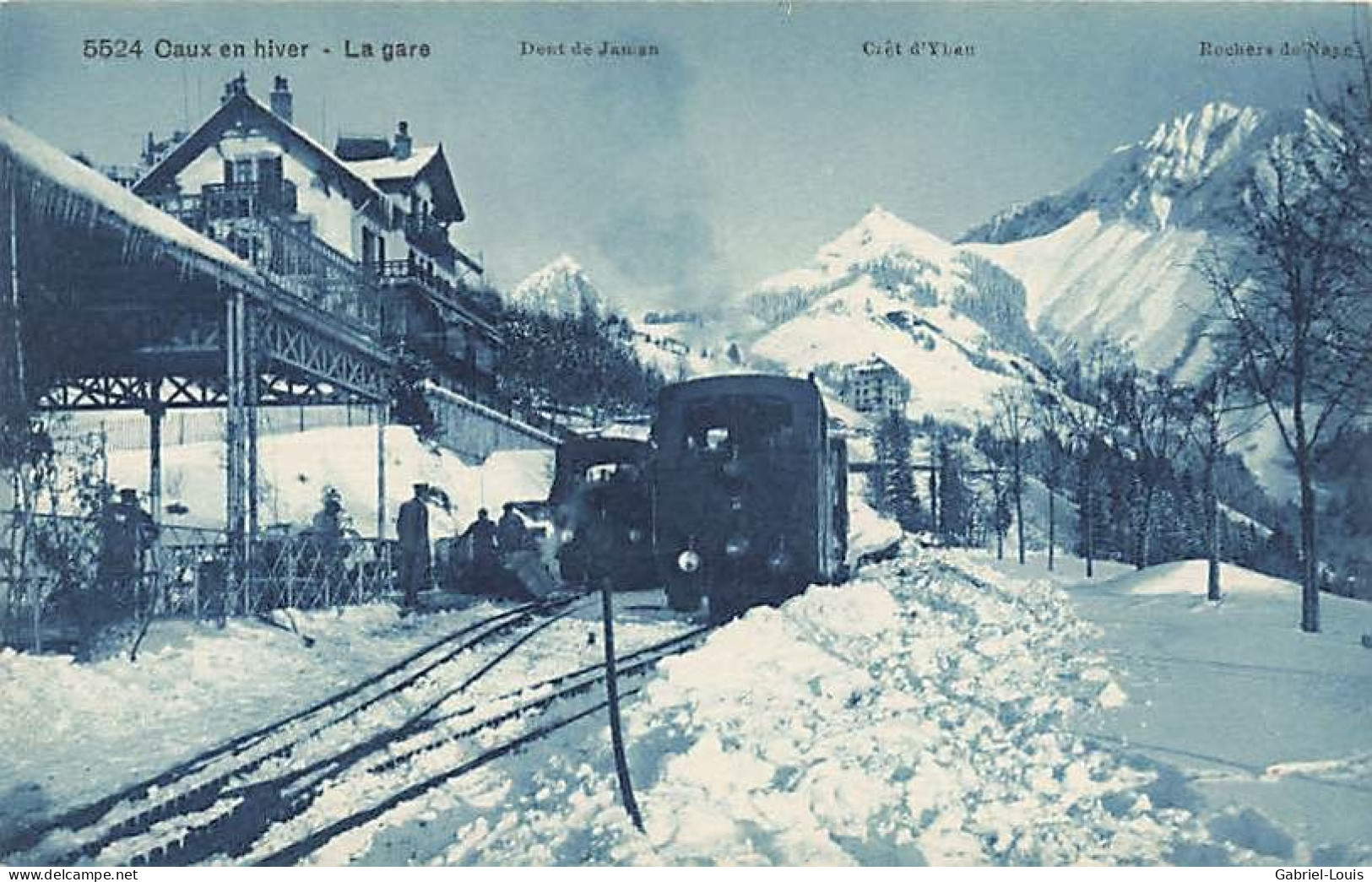 Caux En Hiver La Gare Avec Le Train Des Rochers De Naye Sur Montreux  ( 10x 15) - Montreux