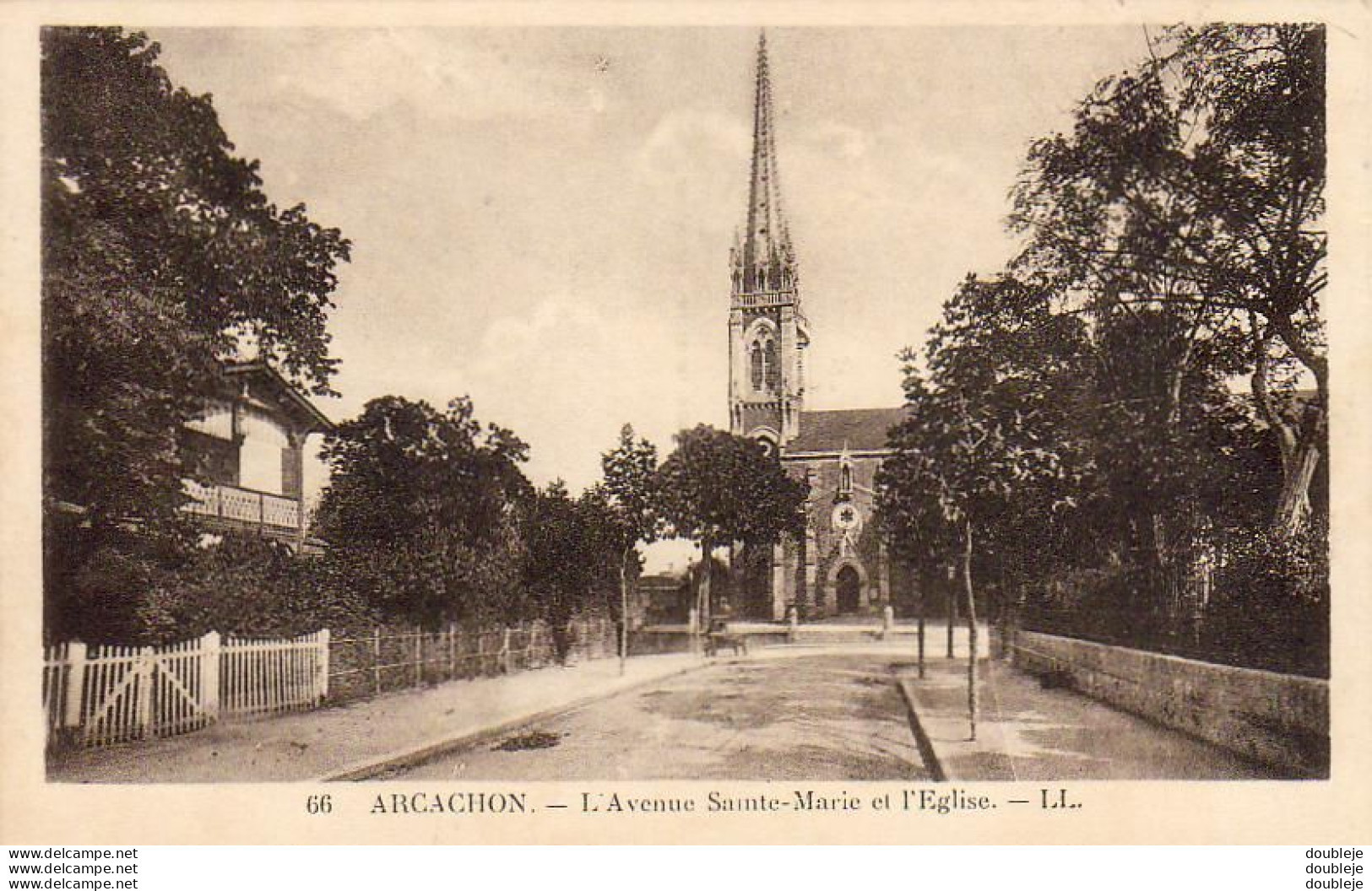 D33  ARCACHON  L' Avenue Sainte- Marie Et L' Eglise  ..... - Arcachon