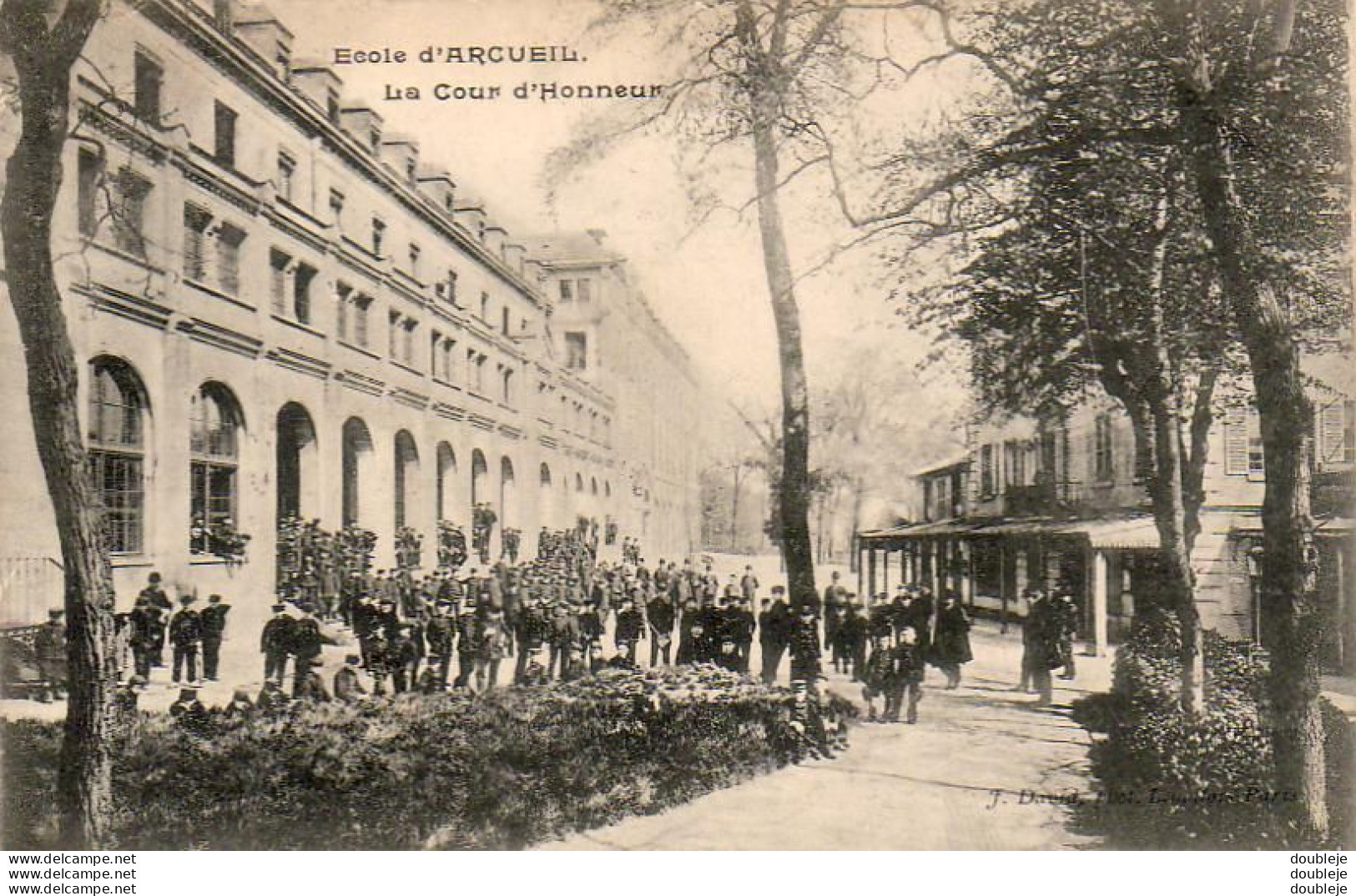 D94   École D'ARCUEIL  La Cour D'Honneur  ...........  Avec Publicité Pour L'école - Arcueil